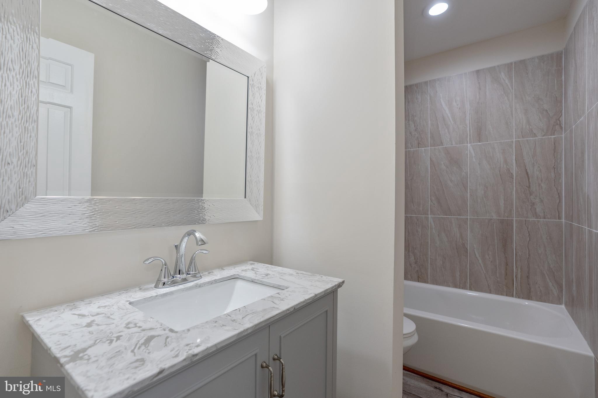 COLONY PARK - Residential