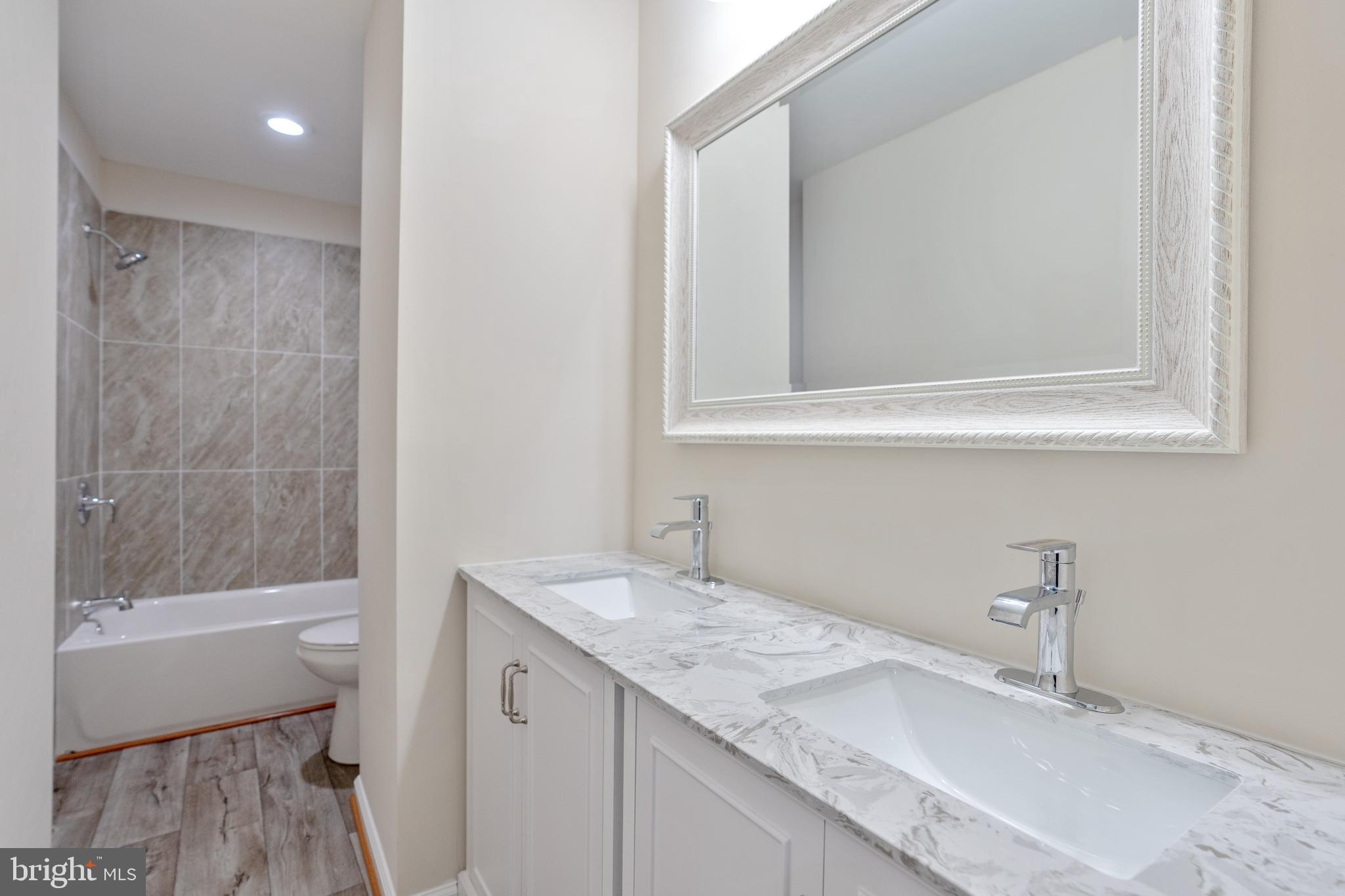 COLONY PARK - Residential