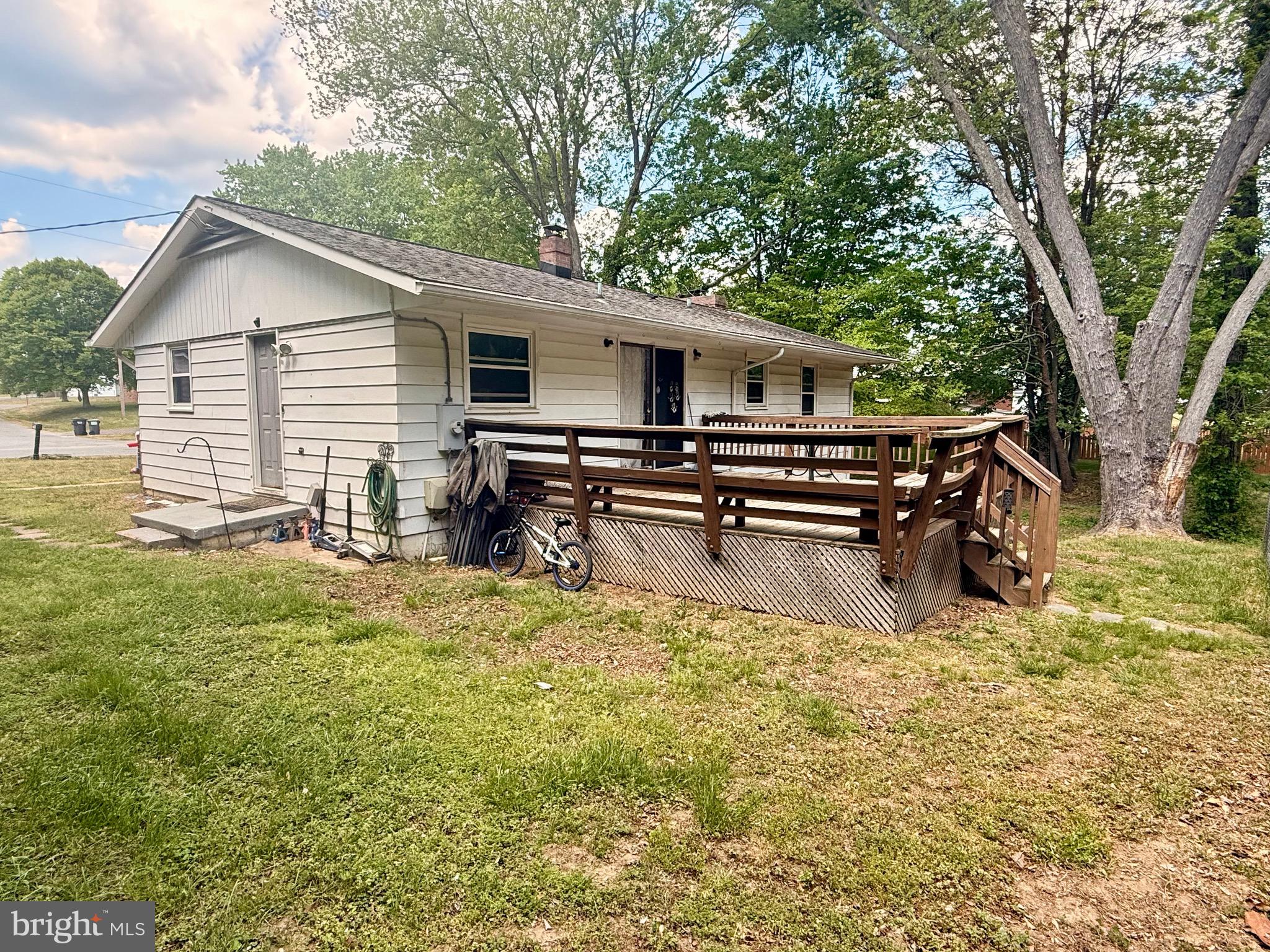 208 PECAN LANE