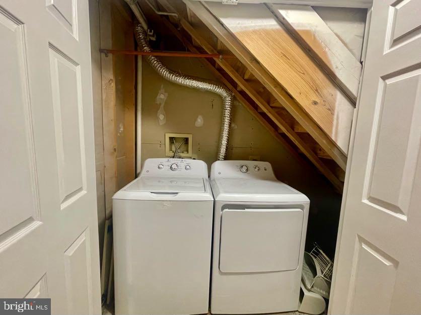 LAUREL LAKES - Residential