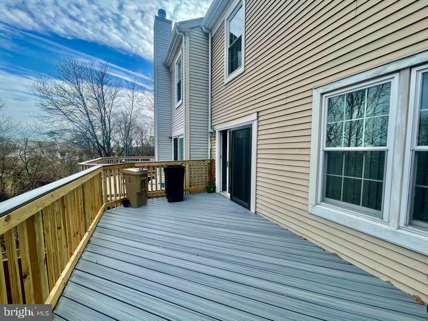 LAUREL LAKES - Residential