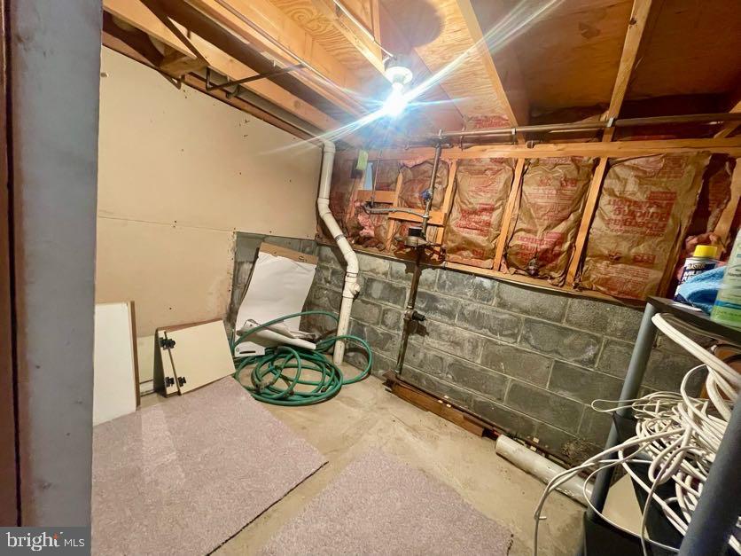 LAUREL LAKES - Residential