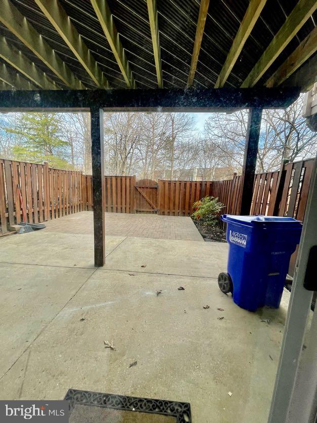 LAUREL LAKES - Residential