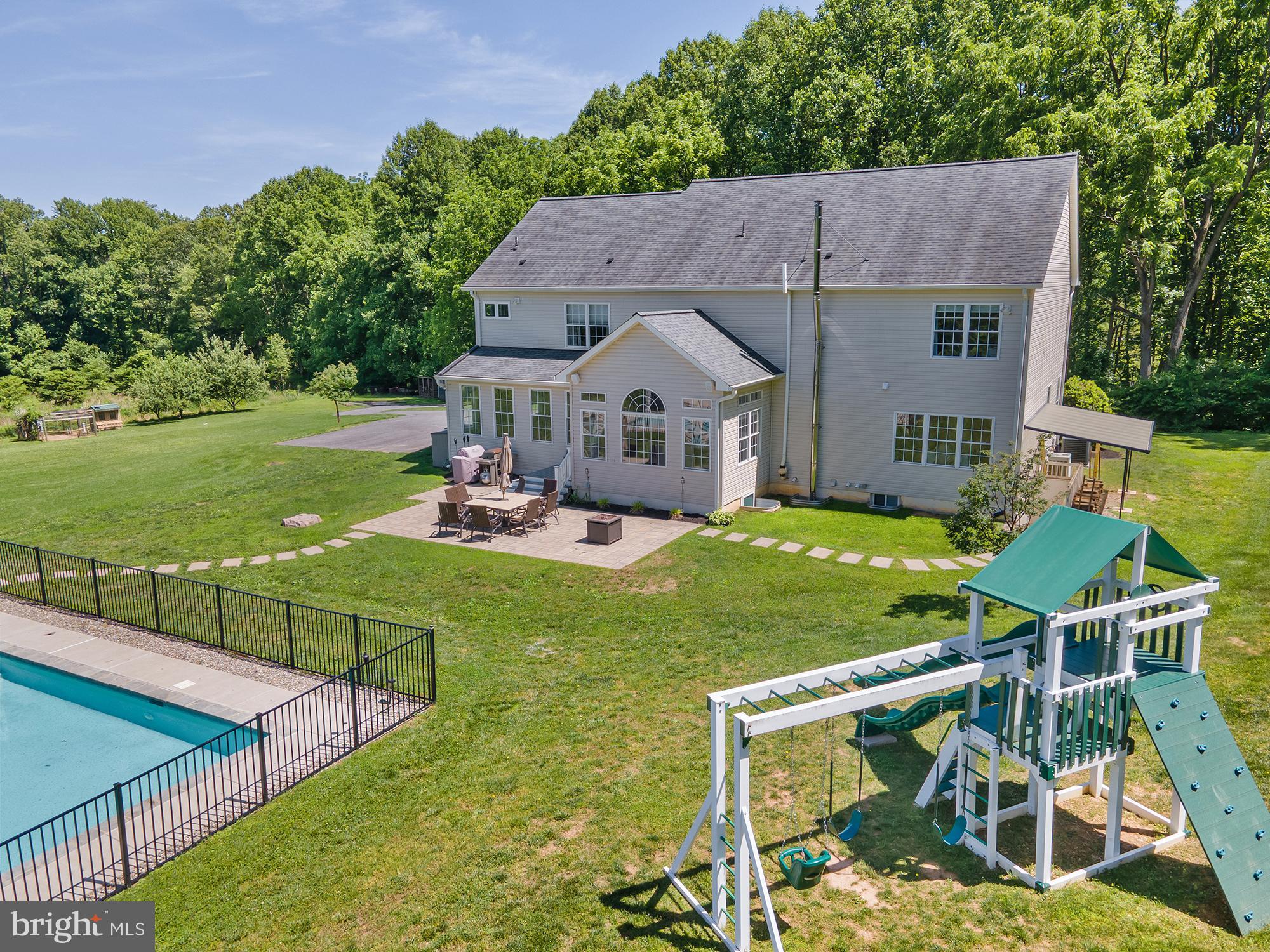 VILLAGE GREEN ESTATES - Residential