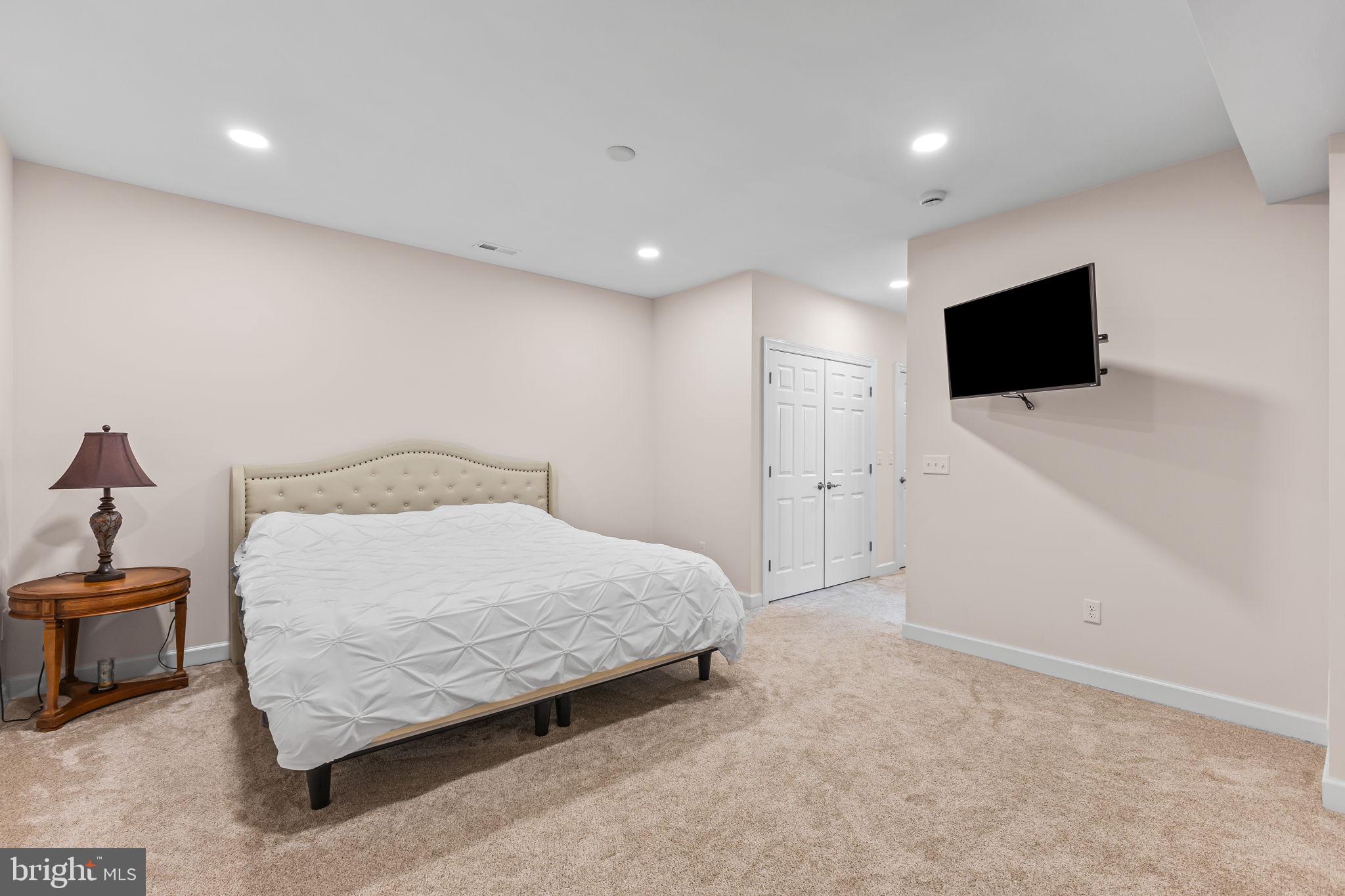 VILLAGE GREEN ESTATES - Residential