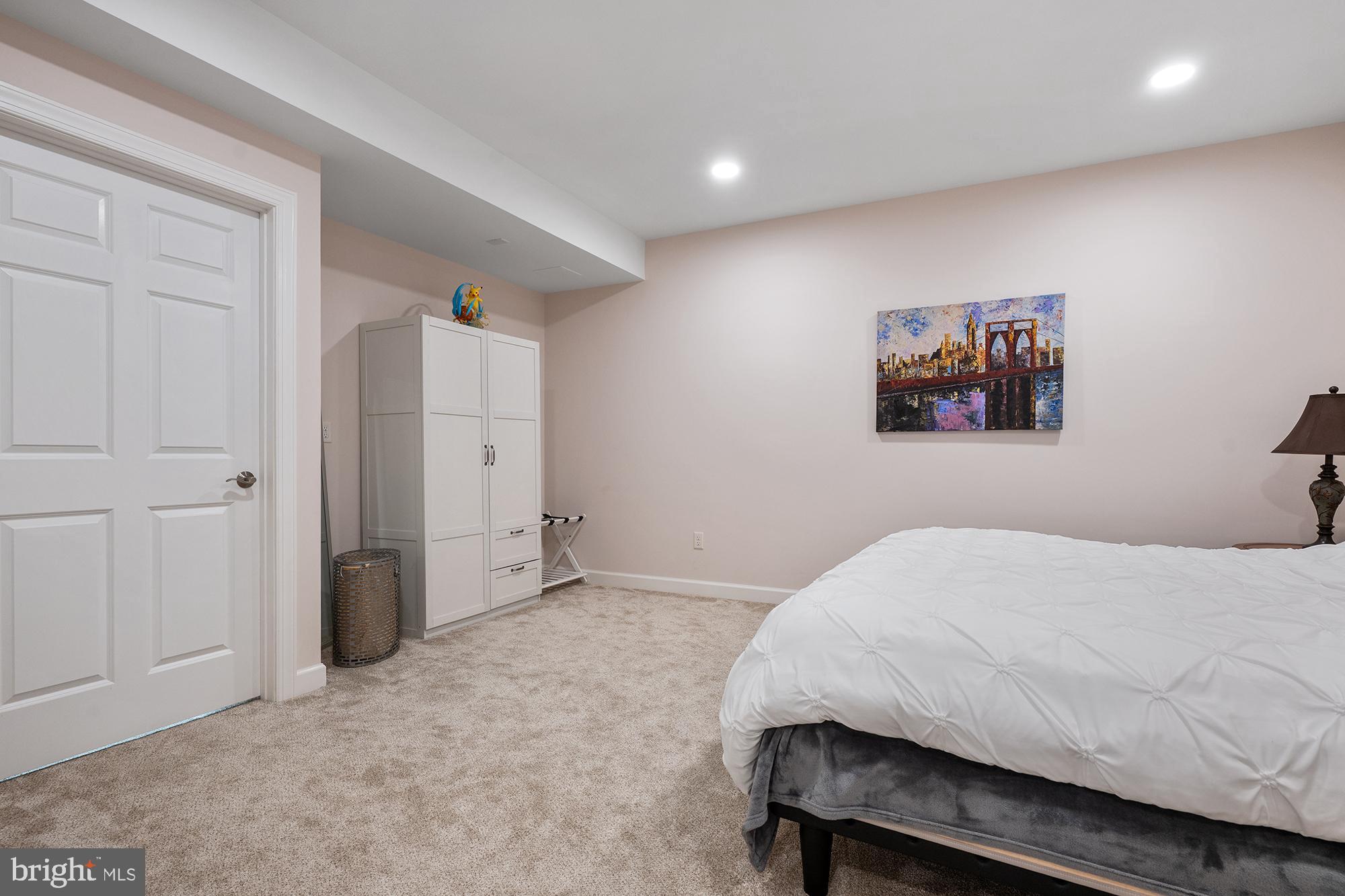 VILLAGE GREEN ESTATES - Residential
