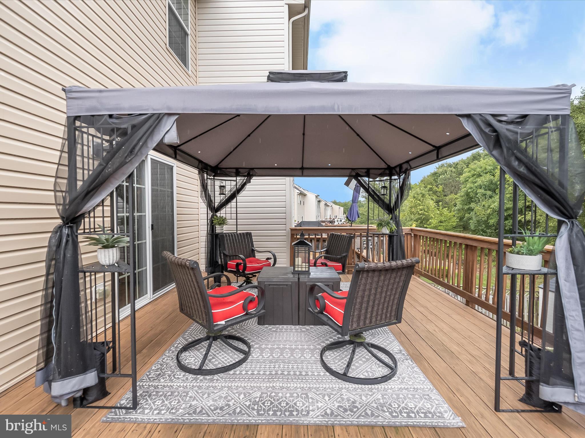 TWIN ARCH CROSSING - Residential