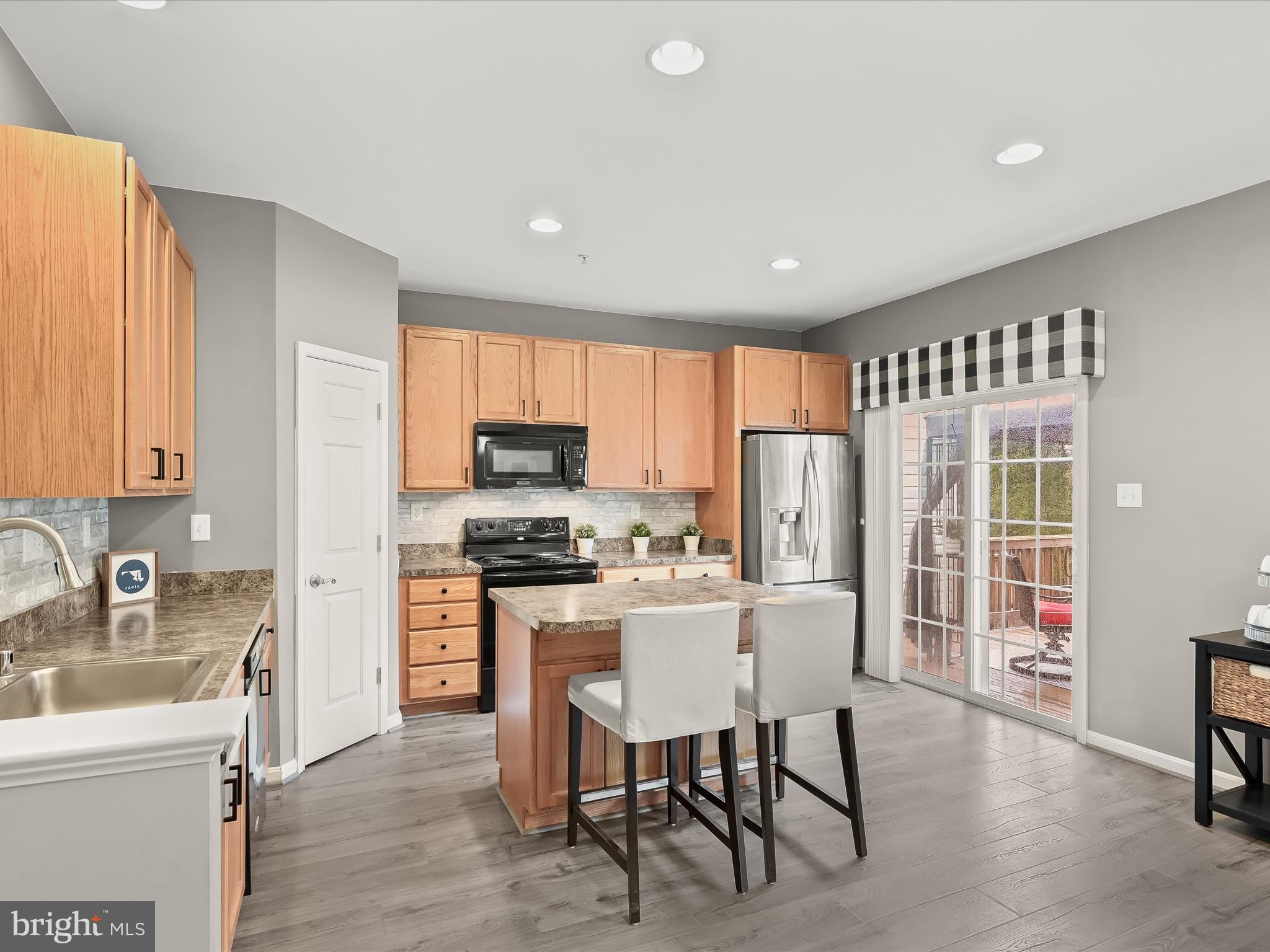 TWIN ARCH CROSSING - Residential