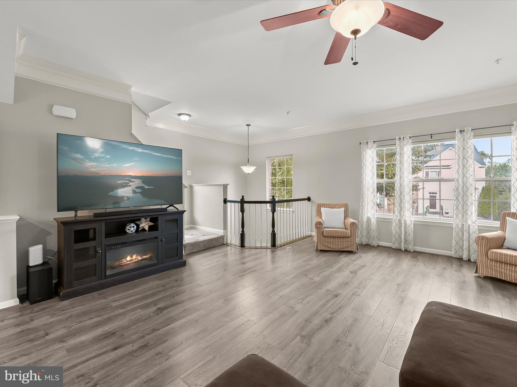 TWIN ARCH CROSSING - Residential