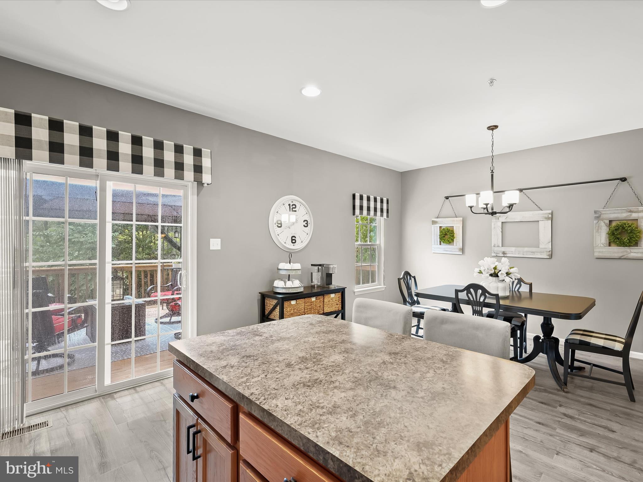 TWIN ARCH CROSSING - Residential