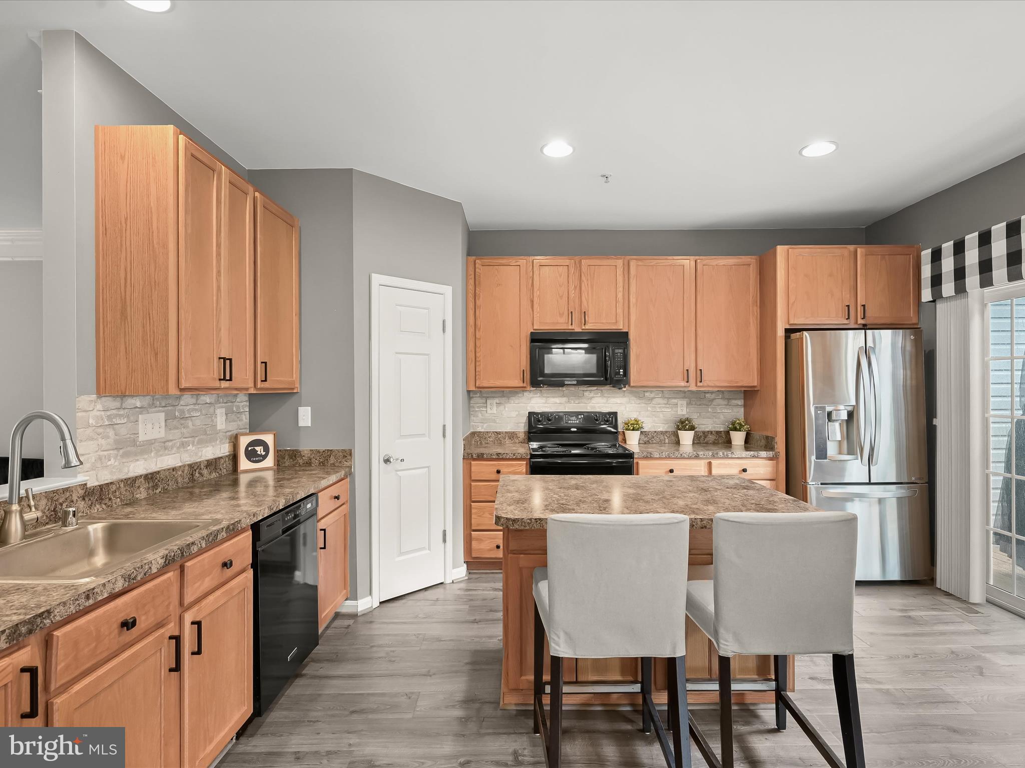 TWIN ARCH CROSSING - Residential