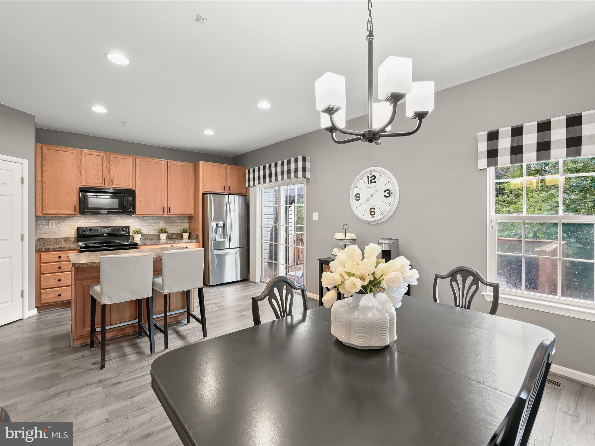 TWIN ARCH CROSSING - Residential