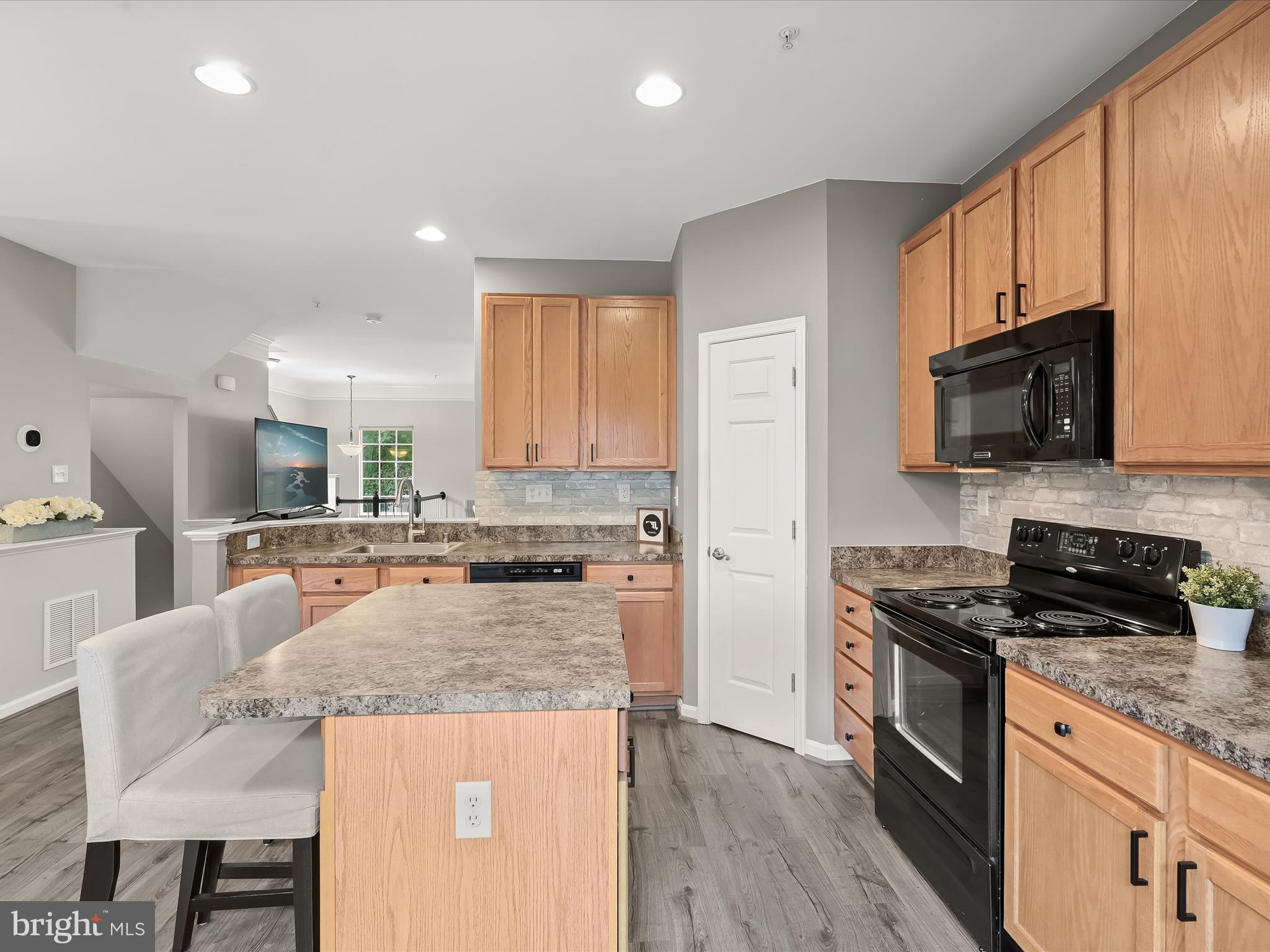 TWIN ARCH CROSSING - Residential