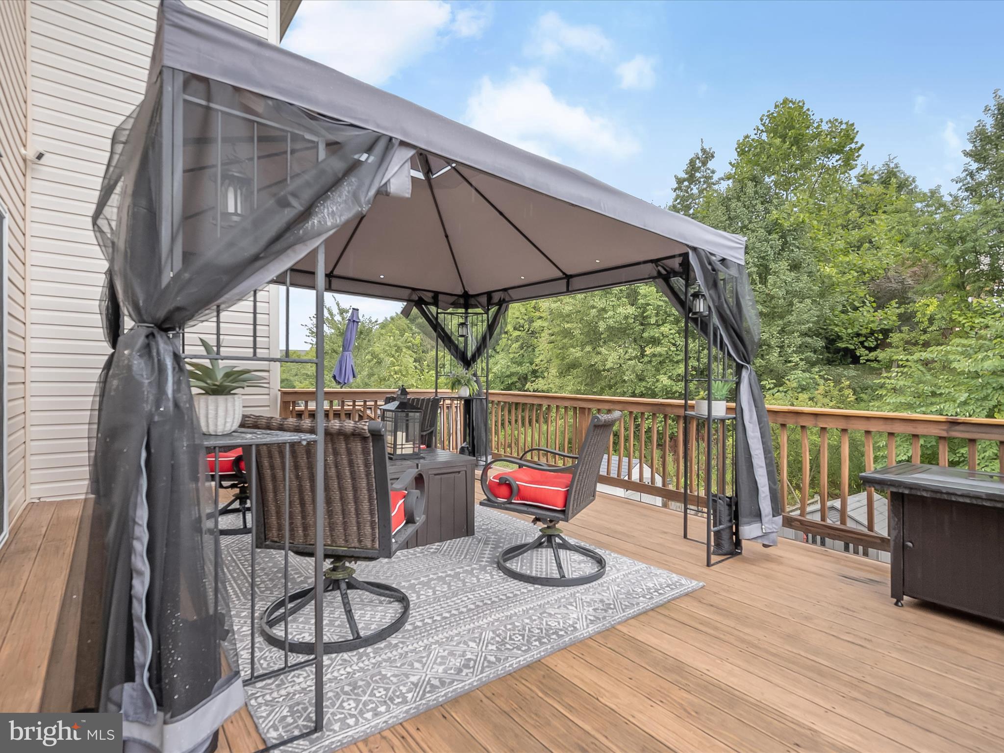 TWIN ARCH CROSSING - Residential