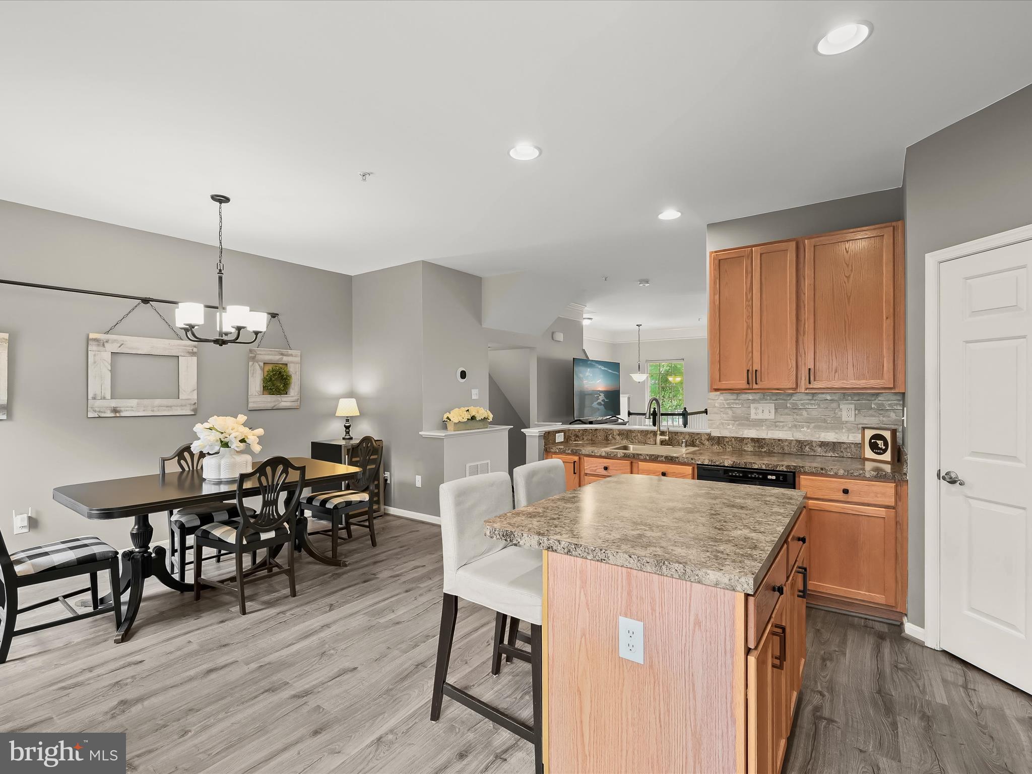 TWIN ARCH CROSSING - Residential