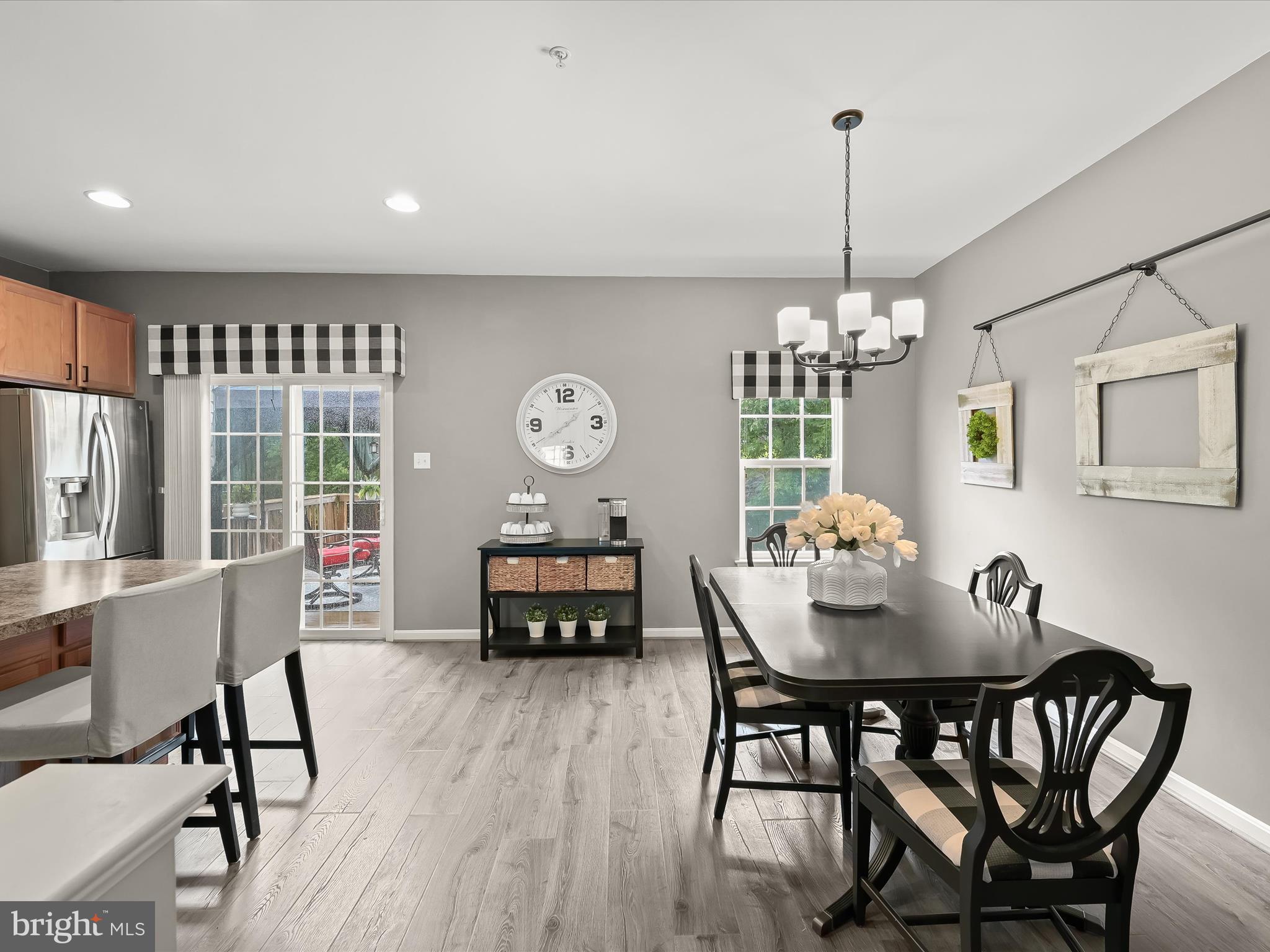 TWIN ARCH CROSSING - Residential