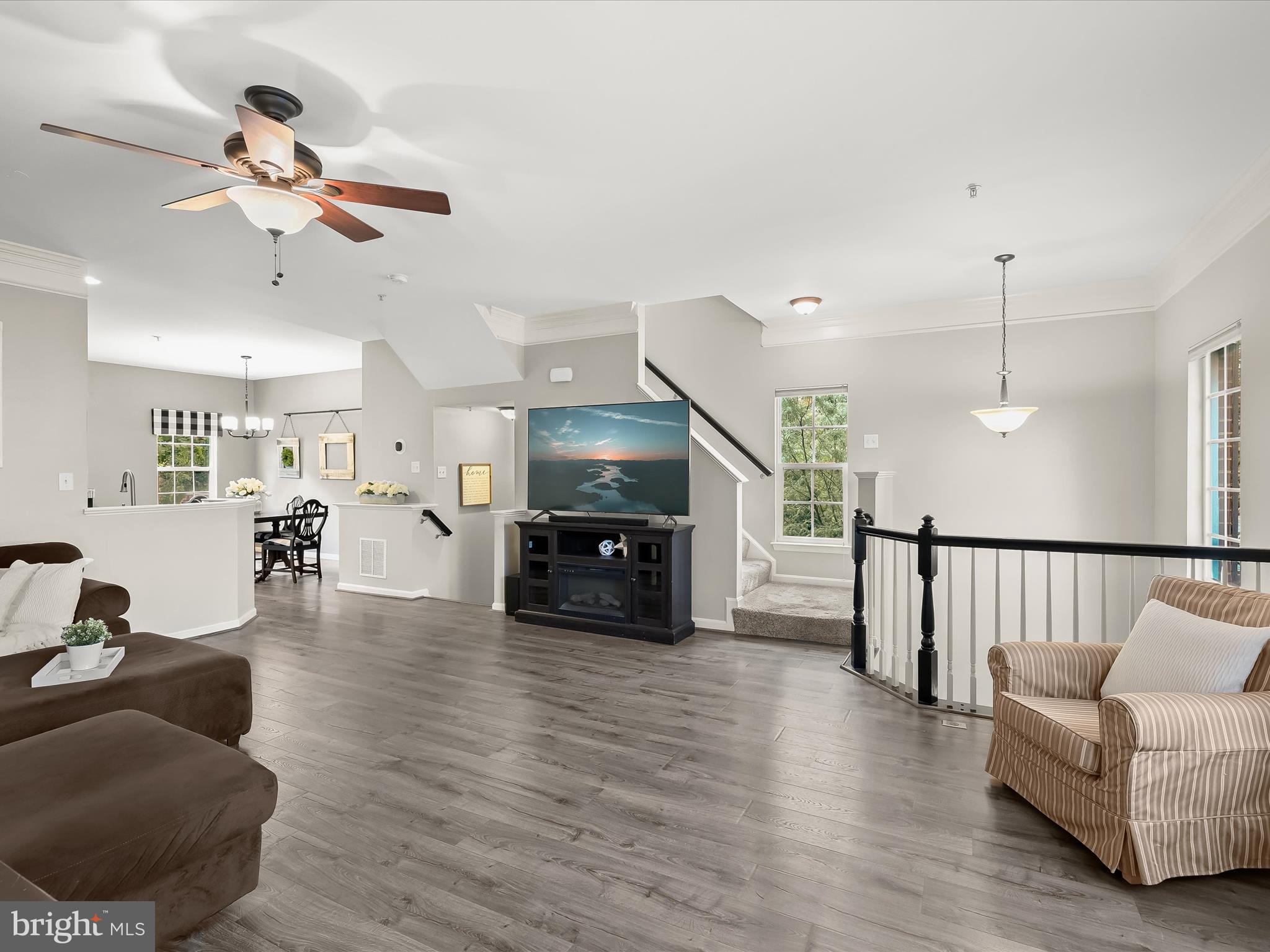 TWIN ARCH CROSSING - Residential