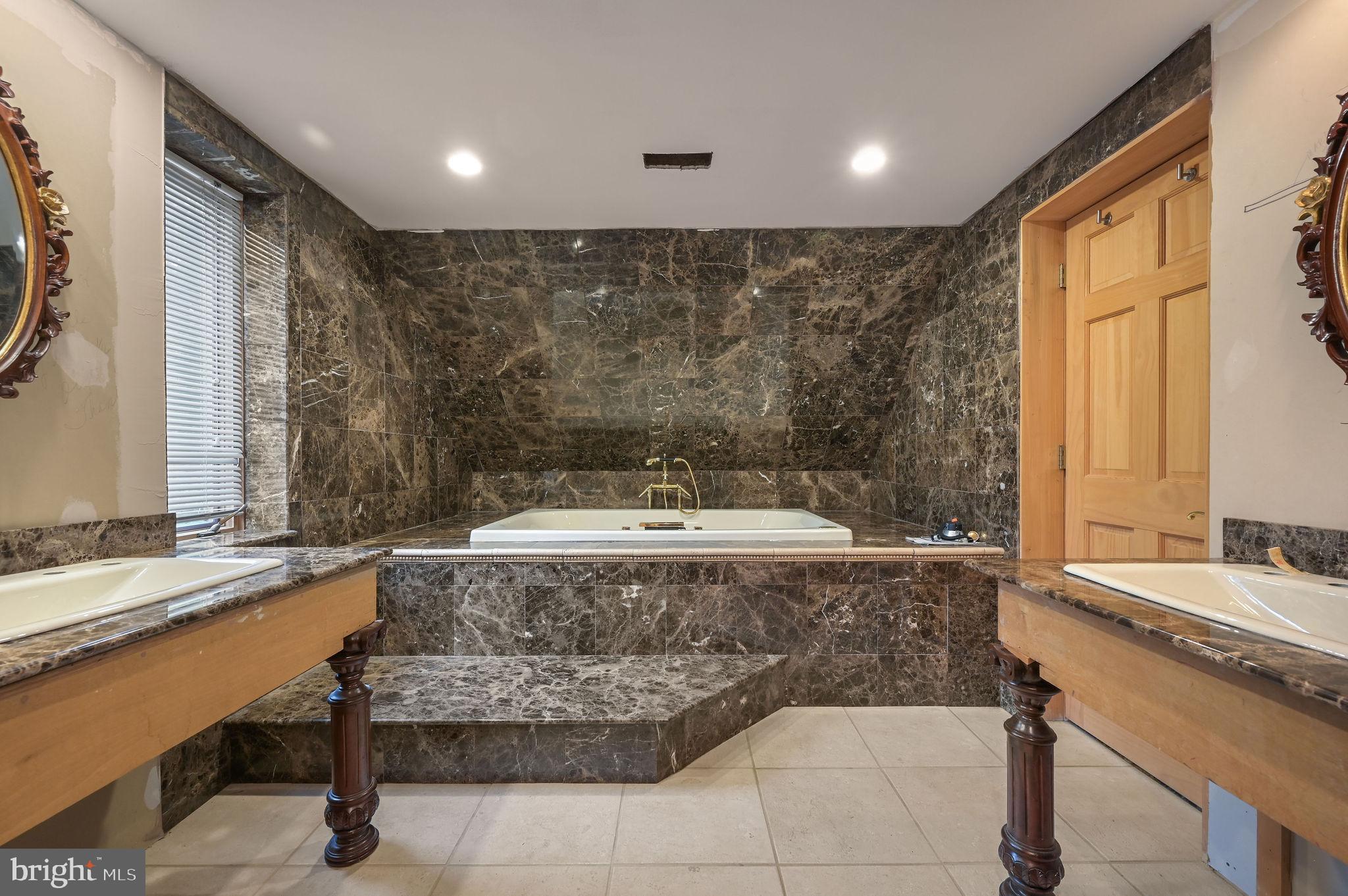 FOX MDWS - Residential