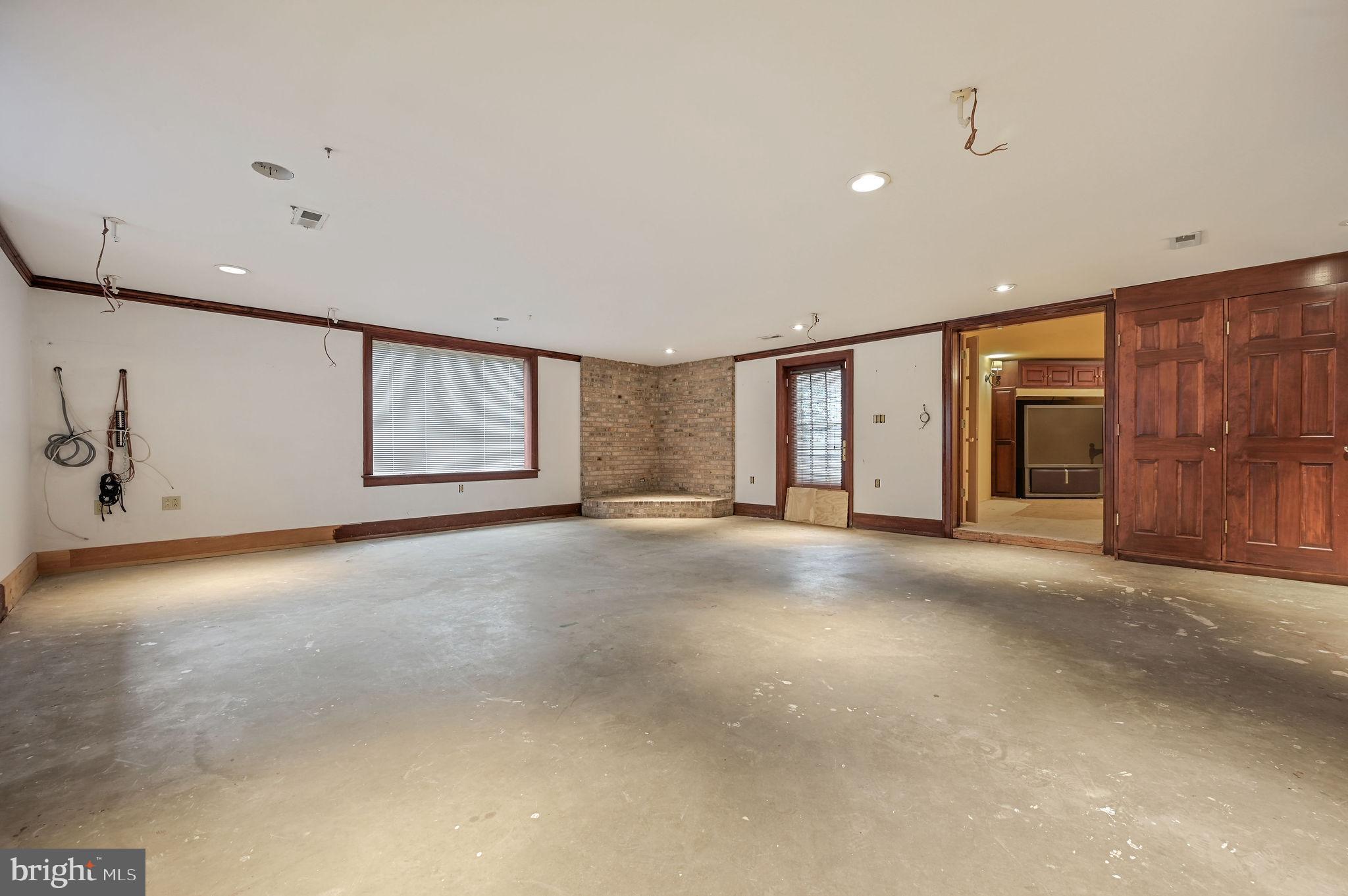 FOX MDWS - Residential