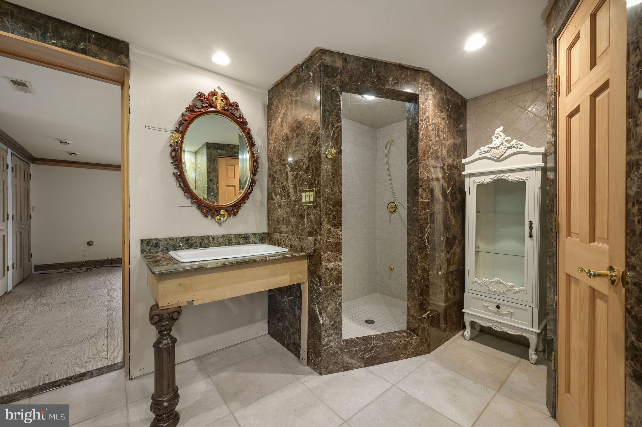 FOX MDWS - Residential