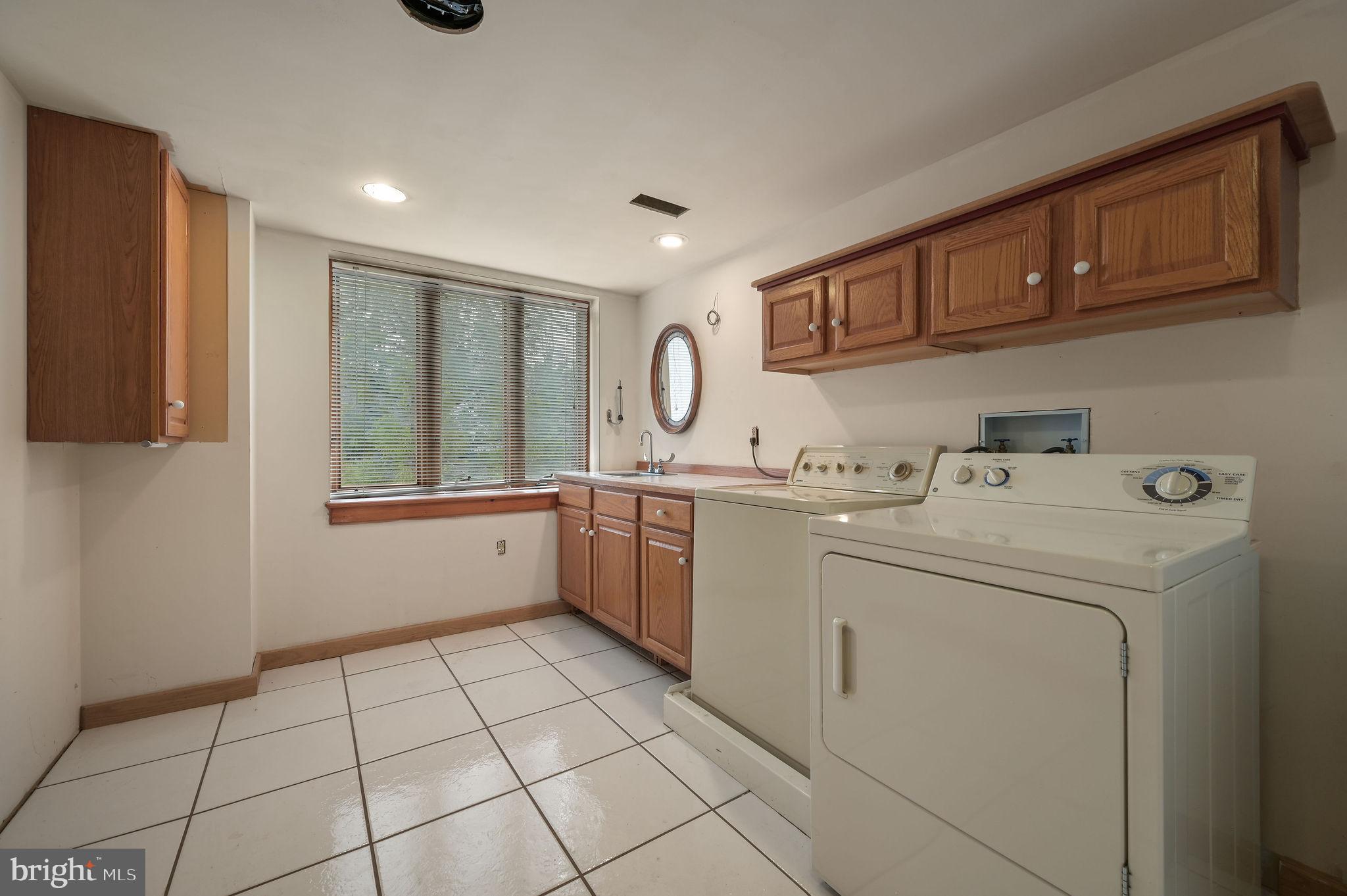 FOX MDWS - Residential