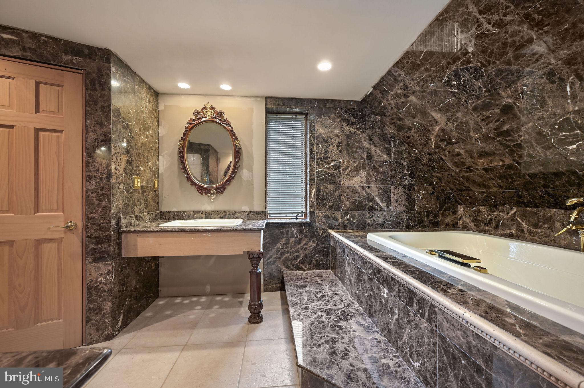 FOX MDWS - Residential