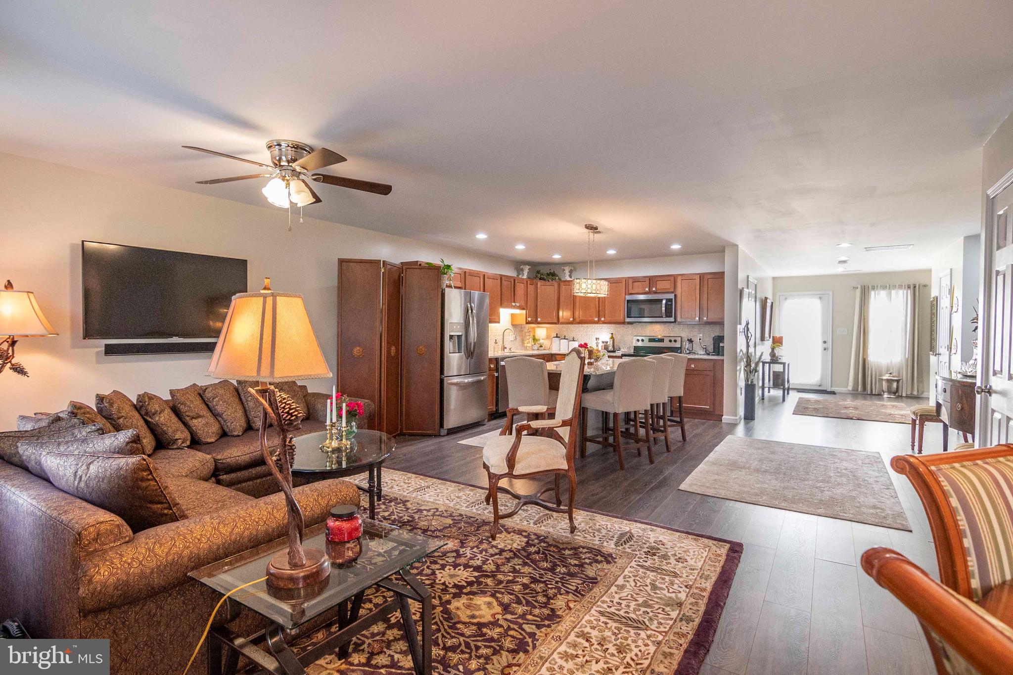 252 PARKSIDE COURT