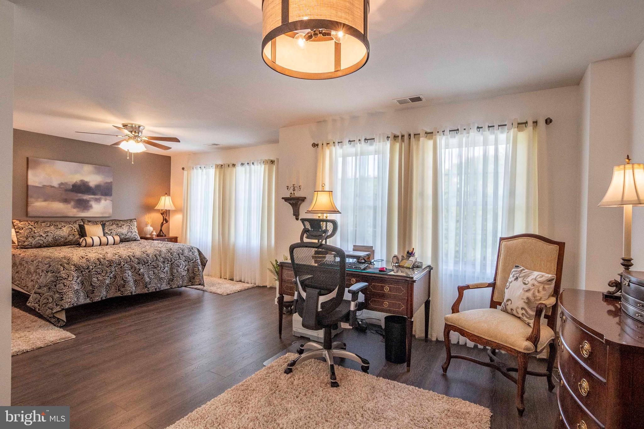 PARKSIDE VILLAGE - Residential