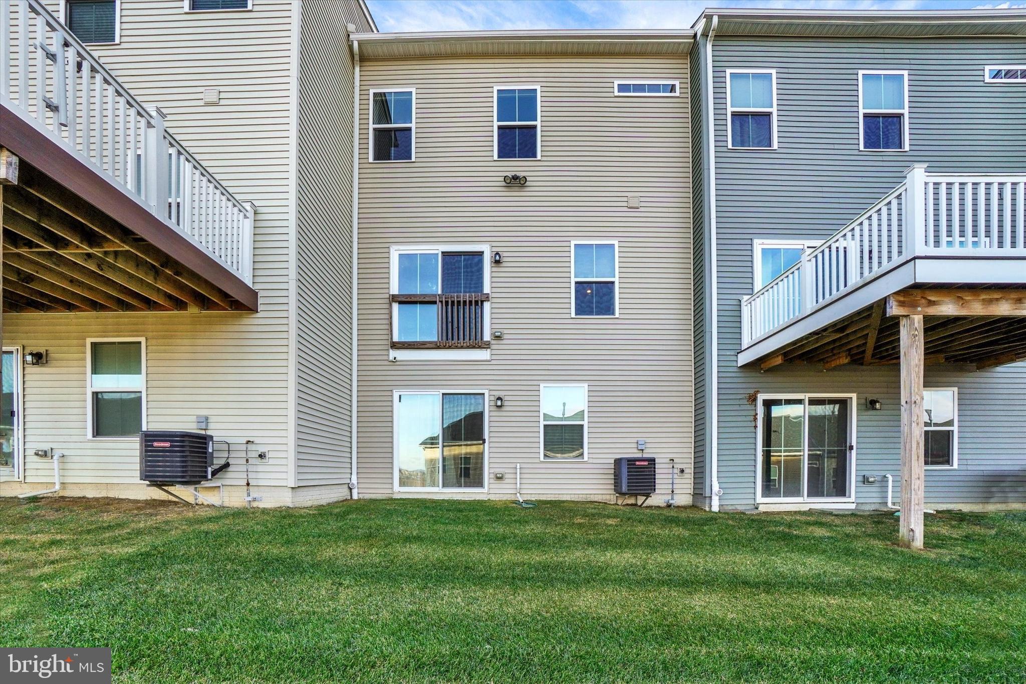 REGENTS GLEN TOWNHOME - Residential