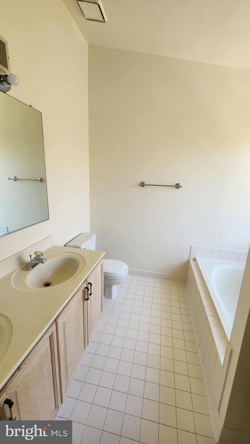 KINGSTOWNE - Residential Lease