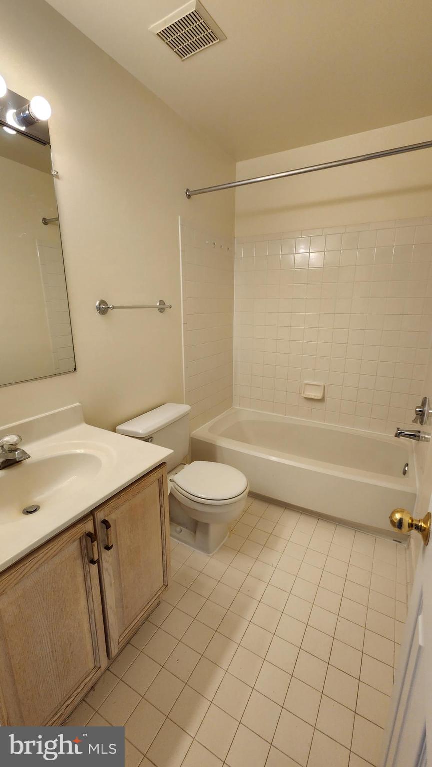 KINGSTOWNE - Residential Lease