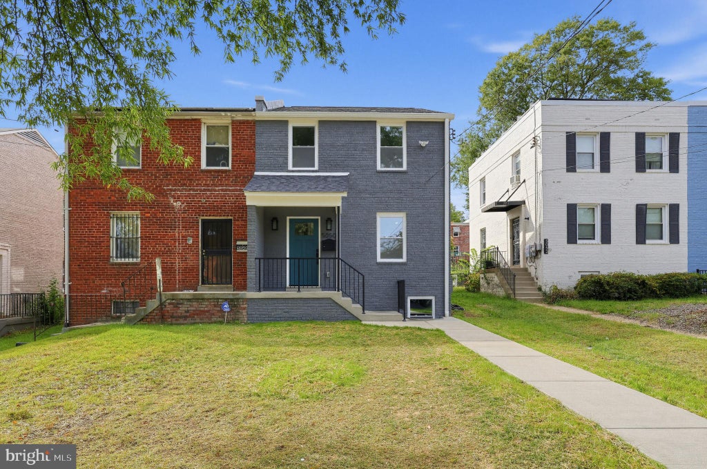 Photo of 5050 12th Street NE, WASHINGTON, DC 20017 (MLS # DCDC2287520)