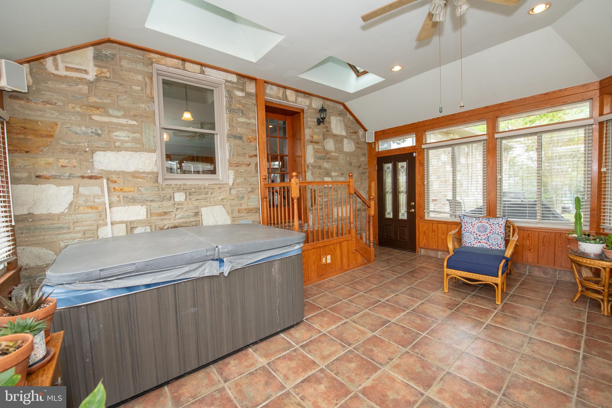 MEADOW BROOK - Residential