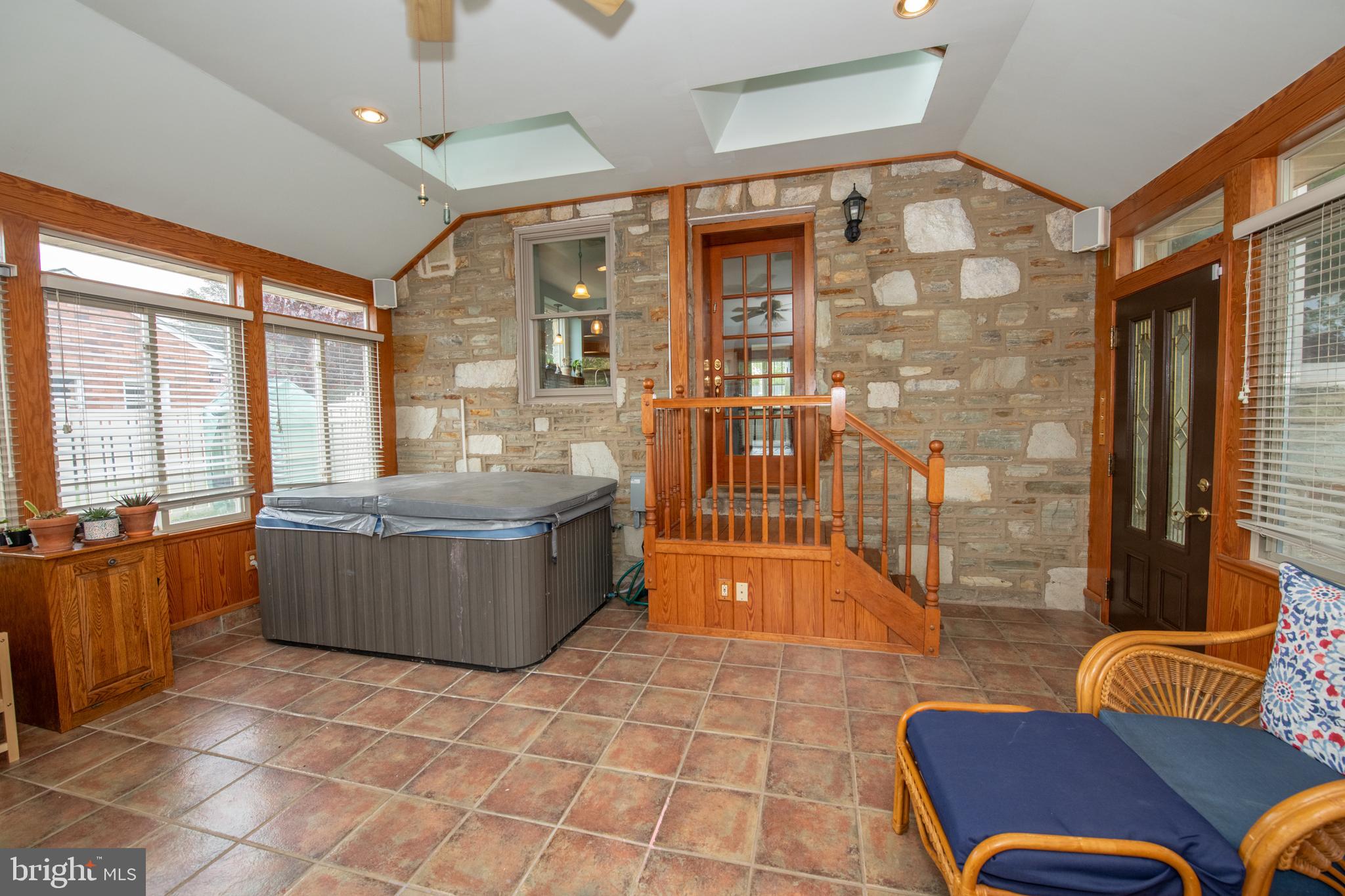 MEADOW BROOK - Residential