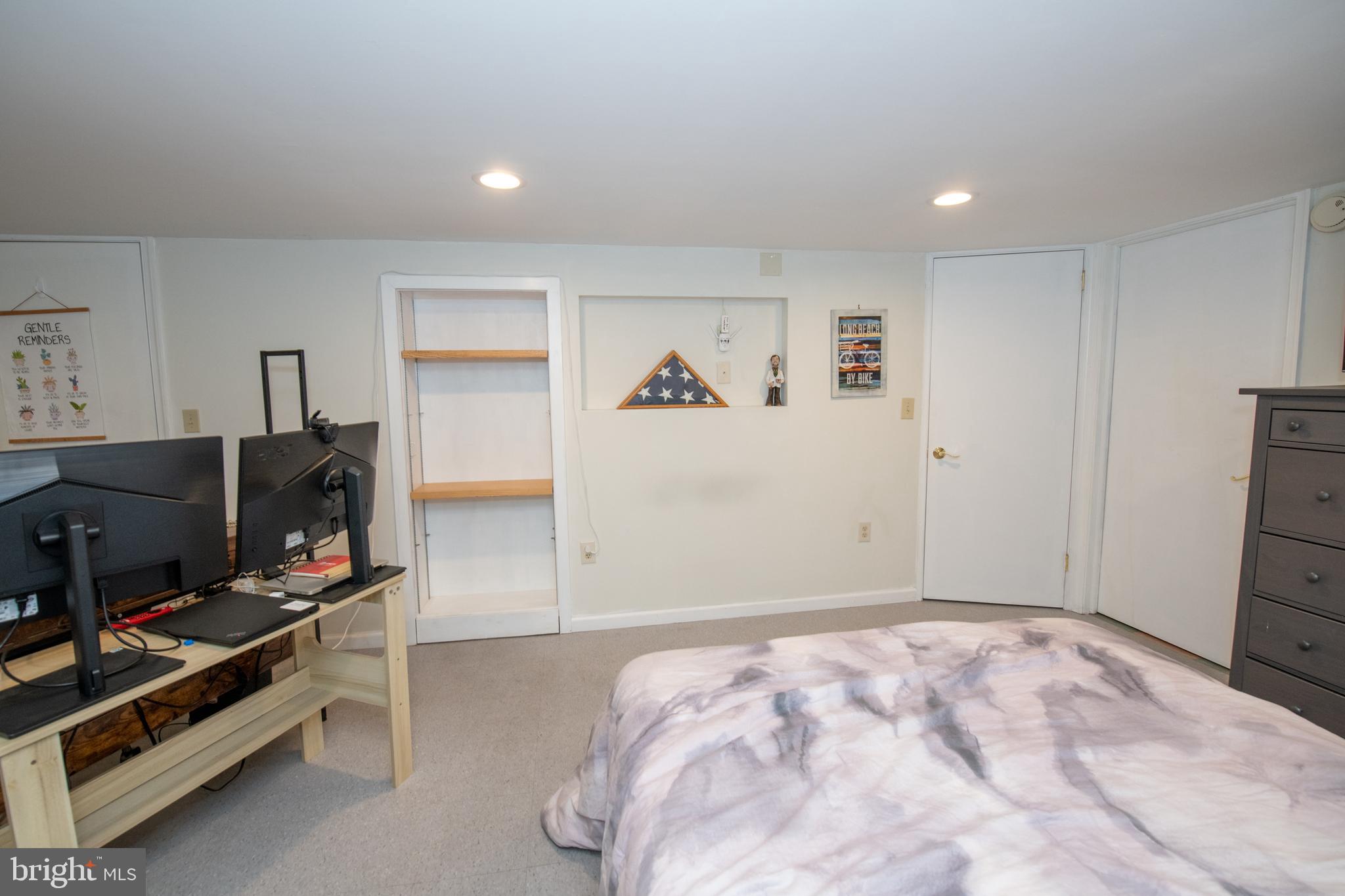 MEADOW BROOK - Residential