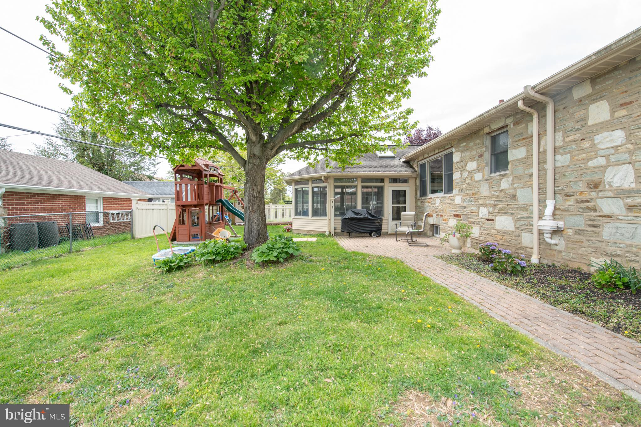 MEADOW BROOK - Residential