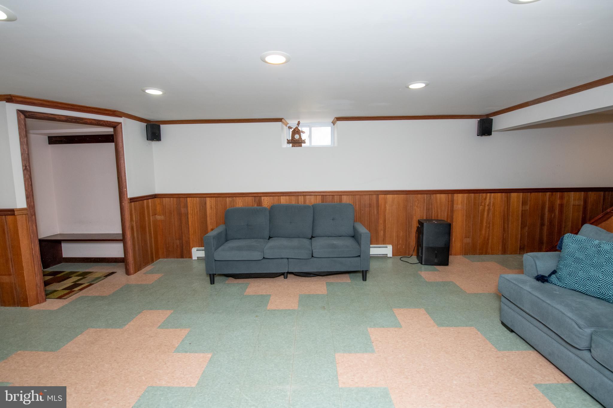 MEADOW BROOK - Residential