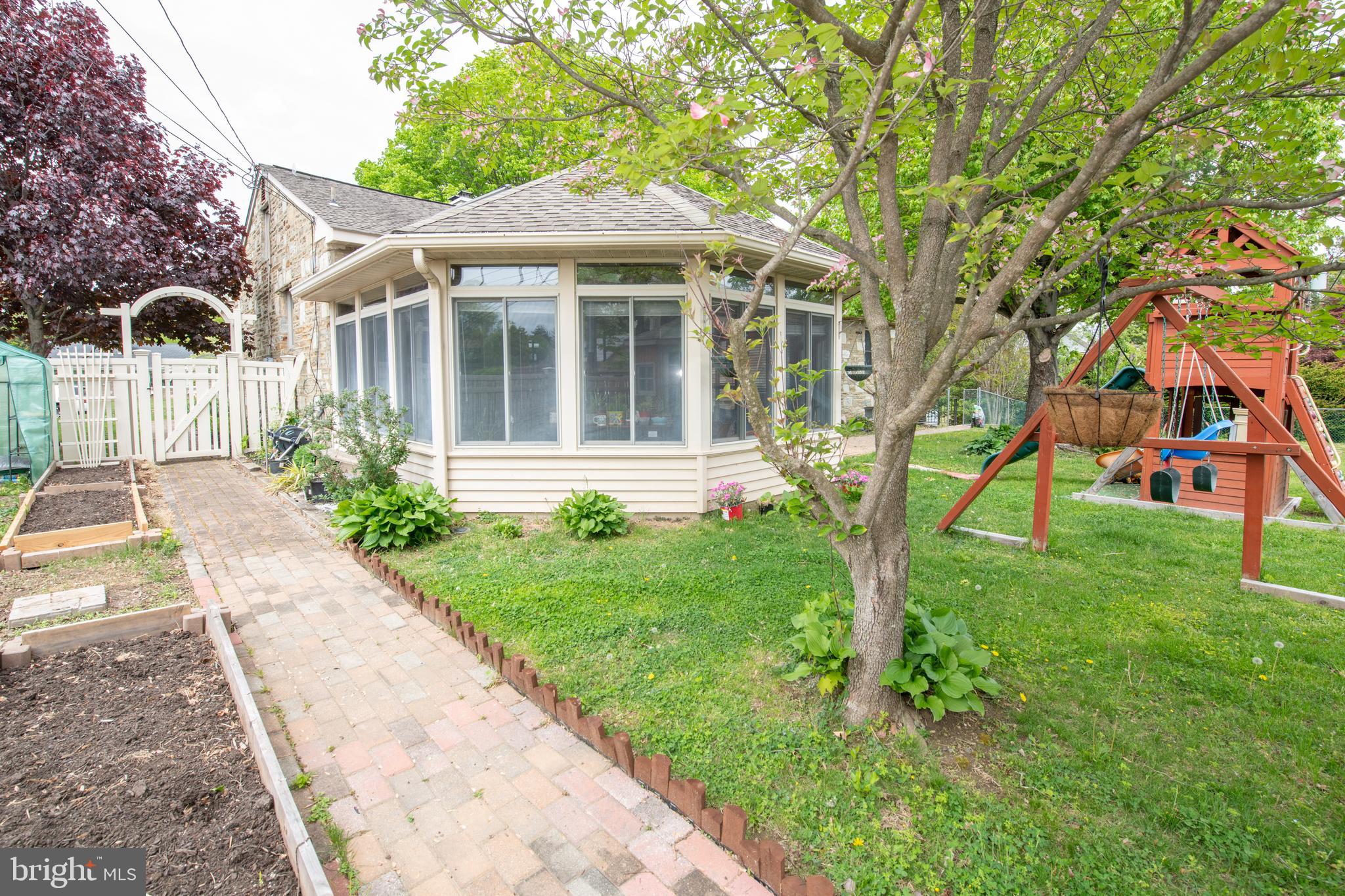 MEADOW BROOK - Residential