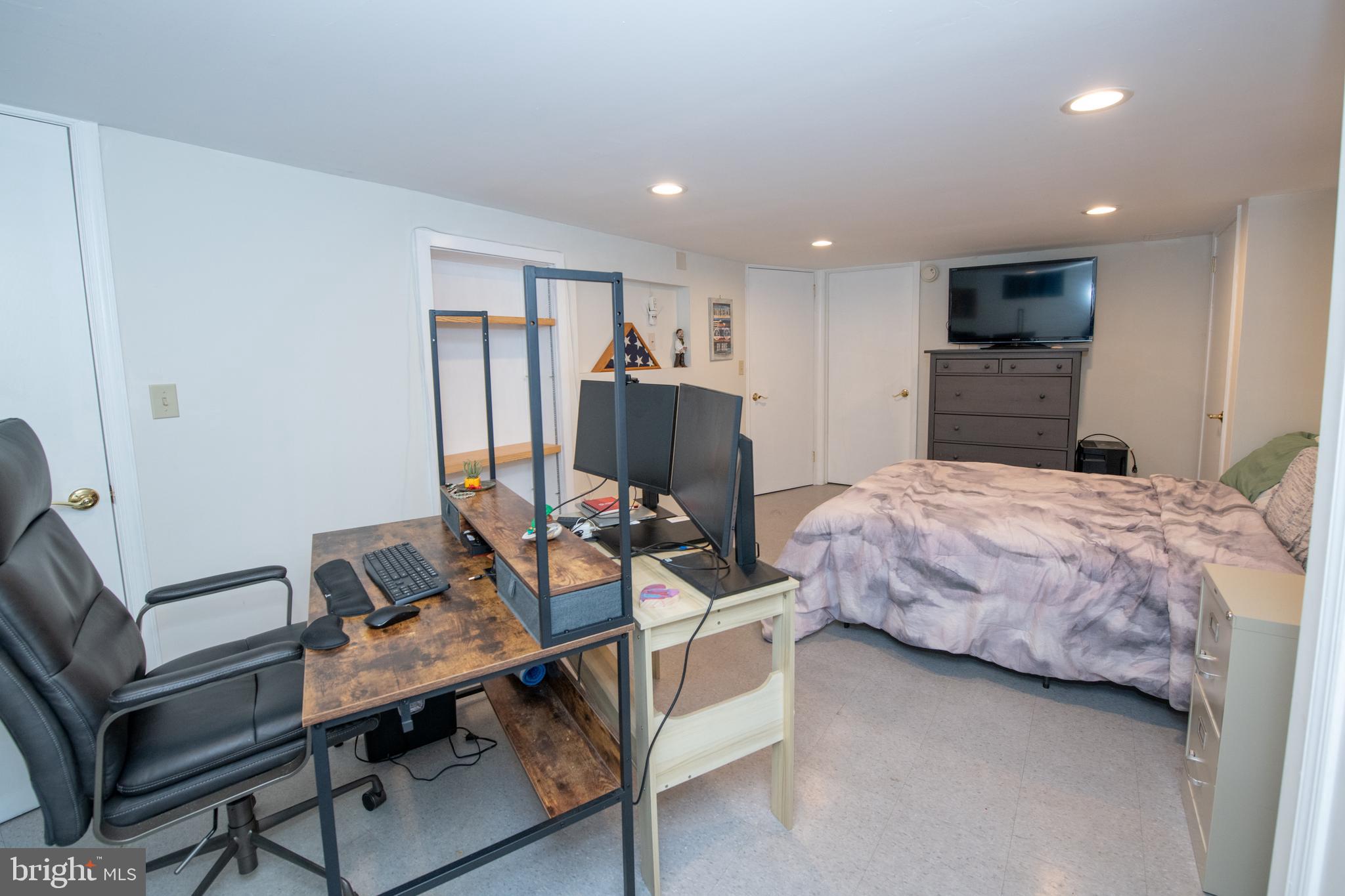 MEADOW BROOK - Residential
