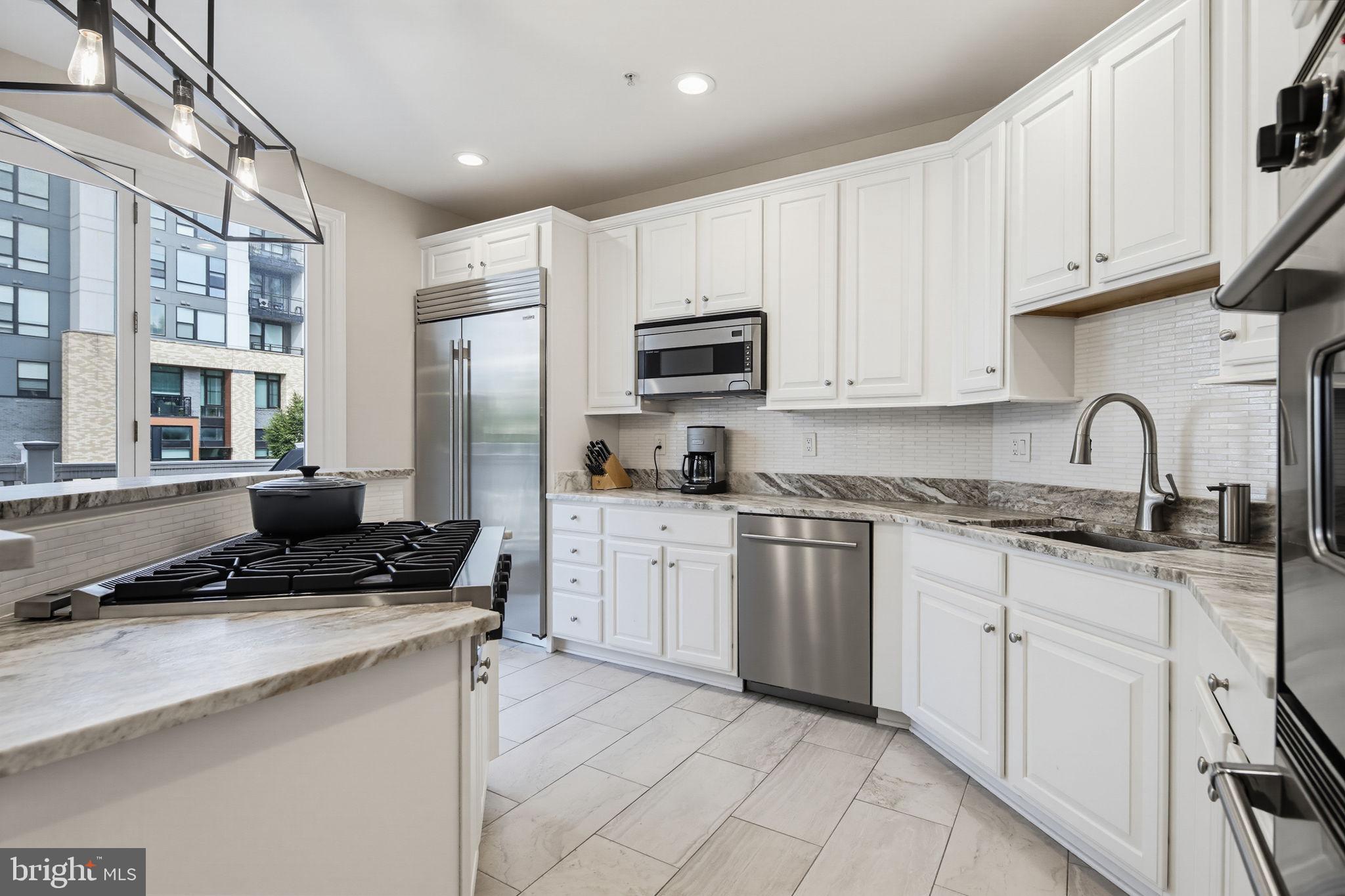 1232 HARBOR ISLAND WALK