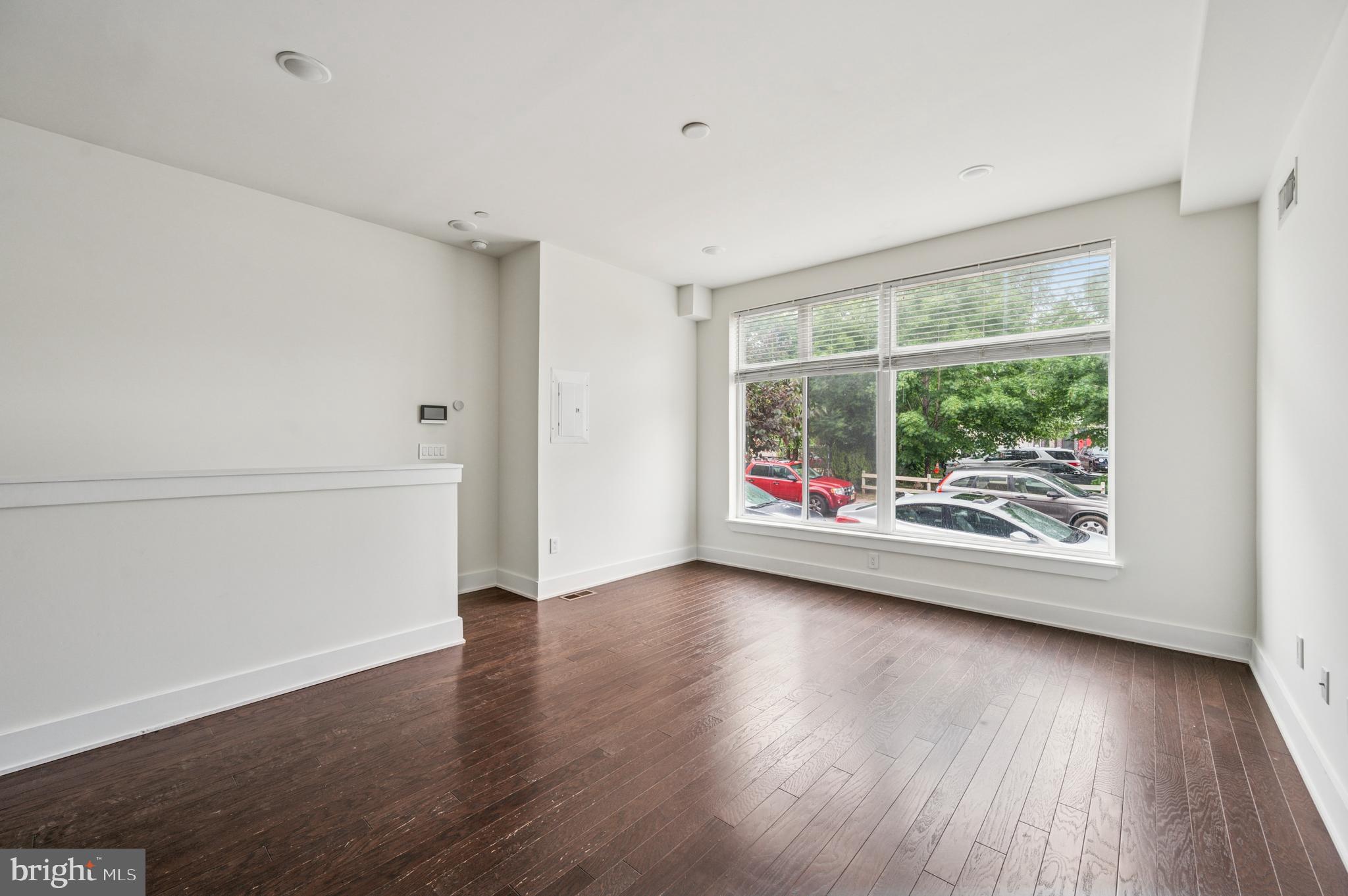 EAST KENSINGTON - Residential