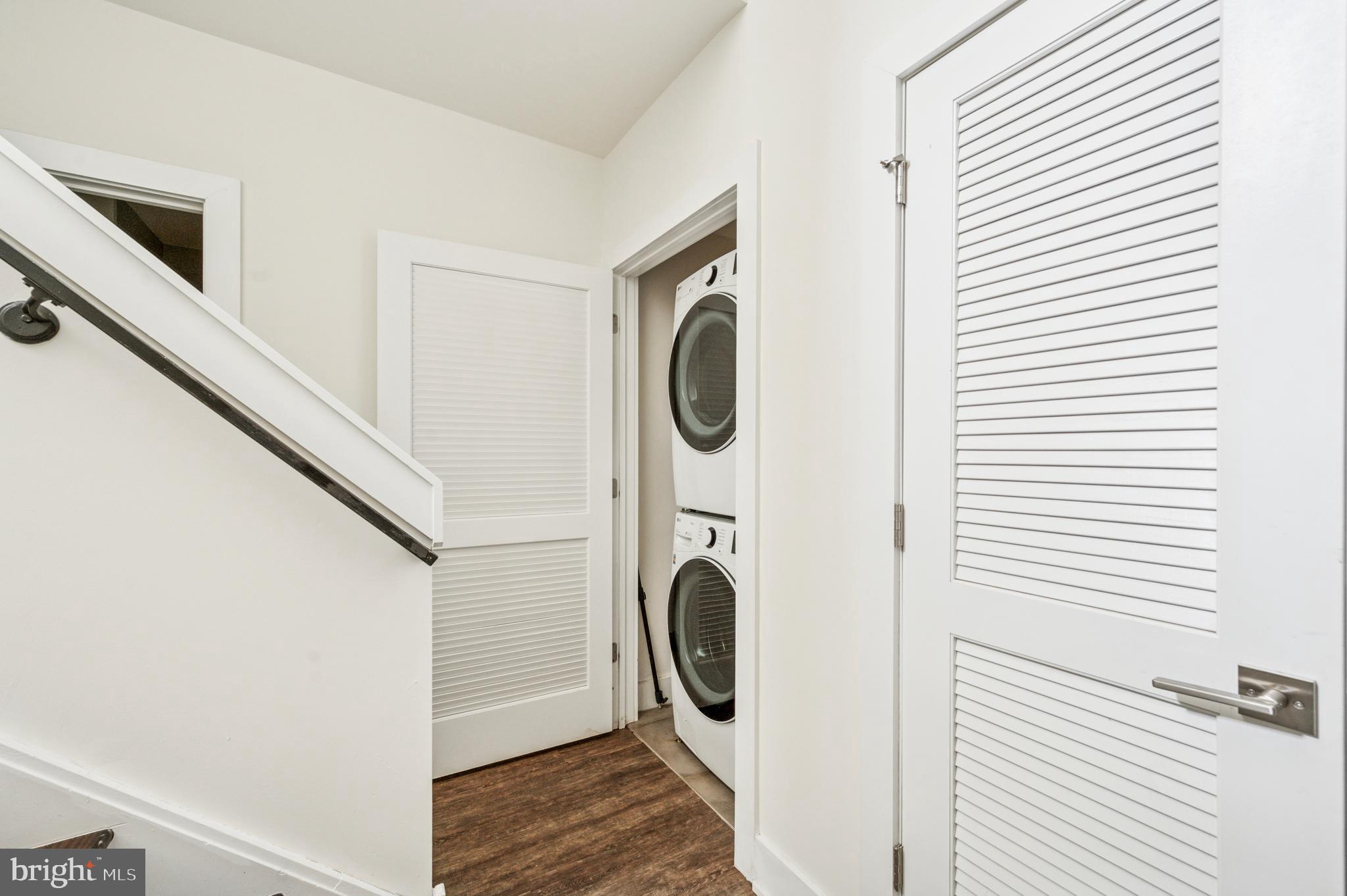 EAST KENSINGTON - Residential