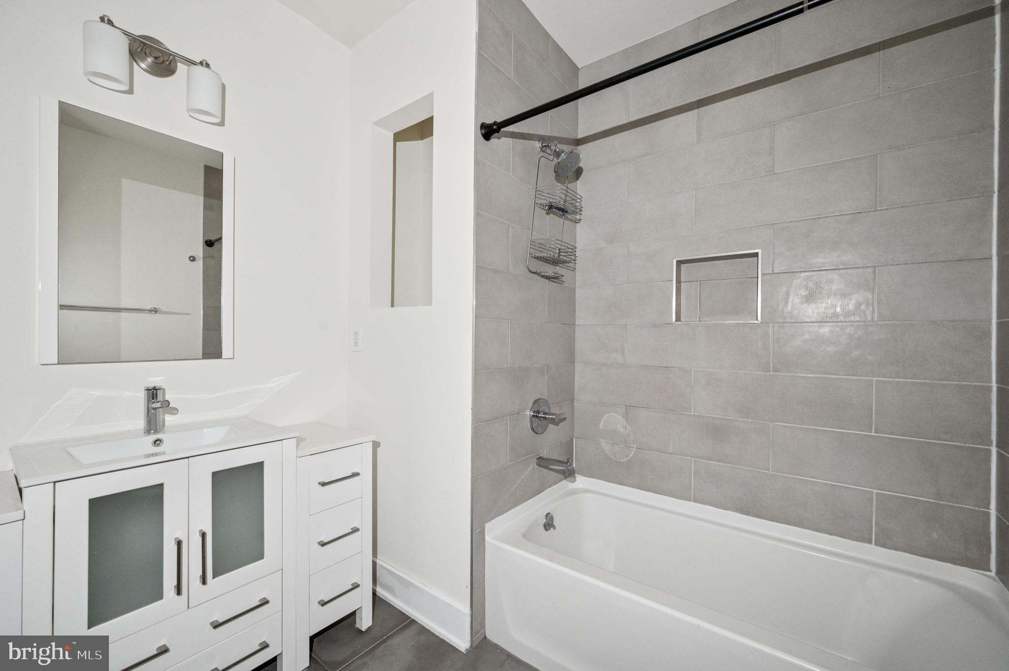 EAST KENSINGTON - Residential