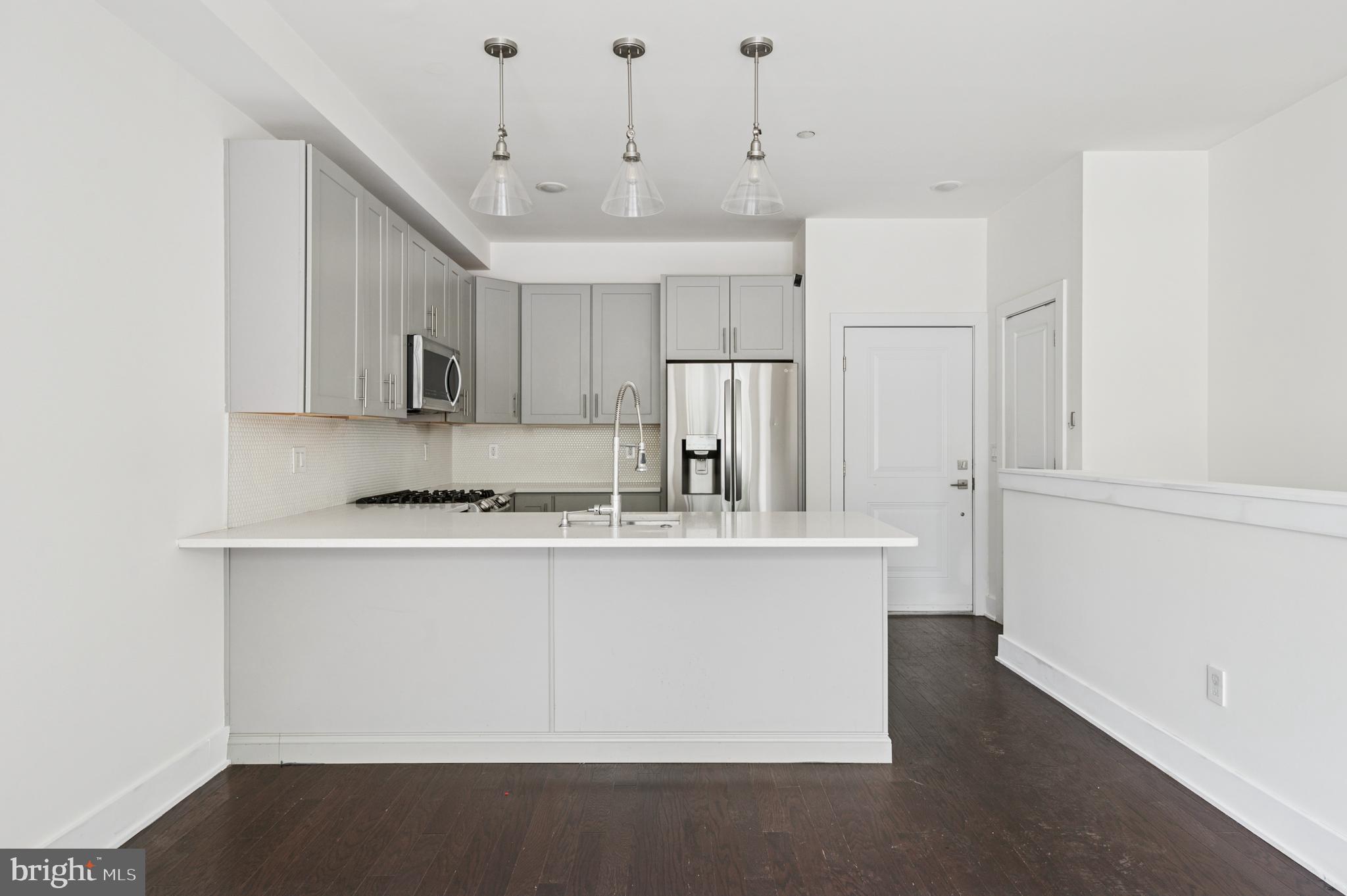 EAST KENSINGTON - Residential