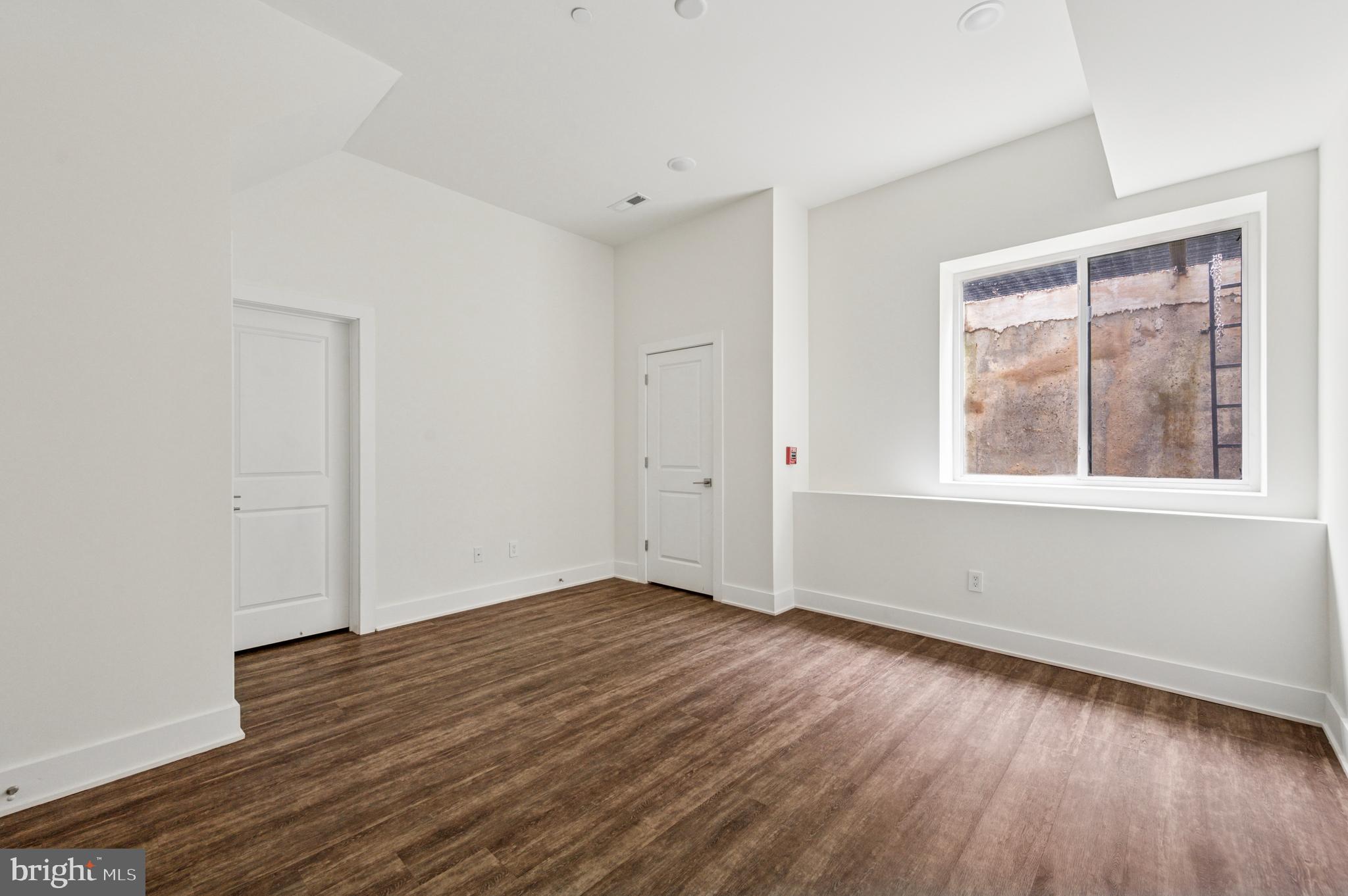 EAST KENSINGTON - Residential