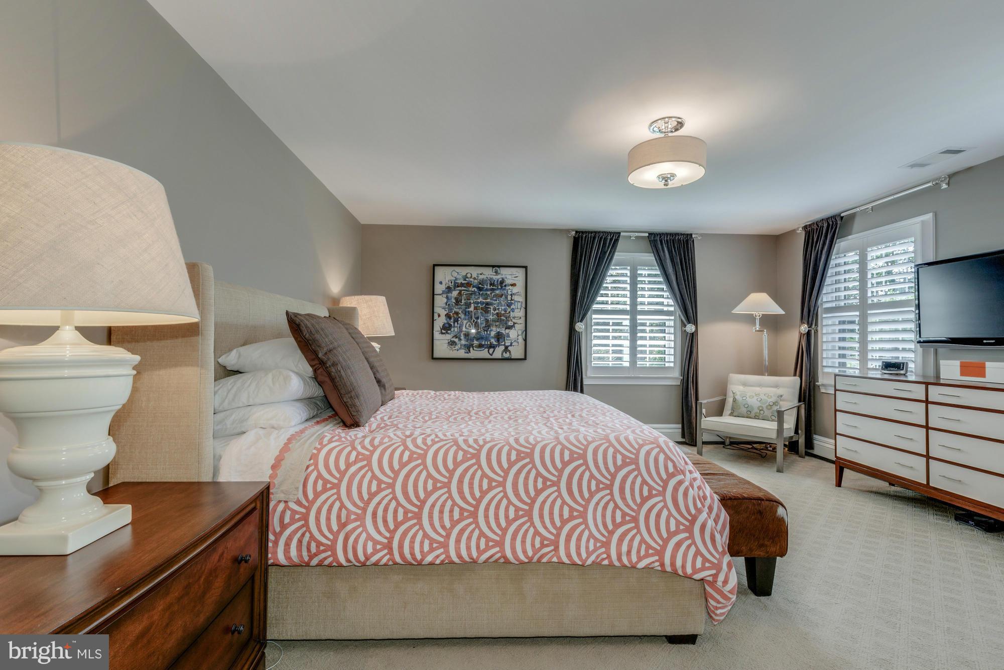 COUNTRY CLUB HILLS - Residential