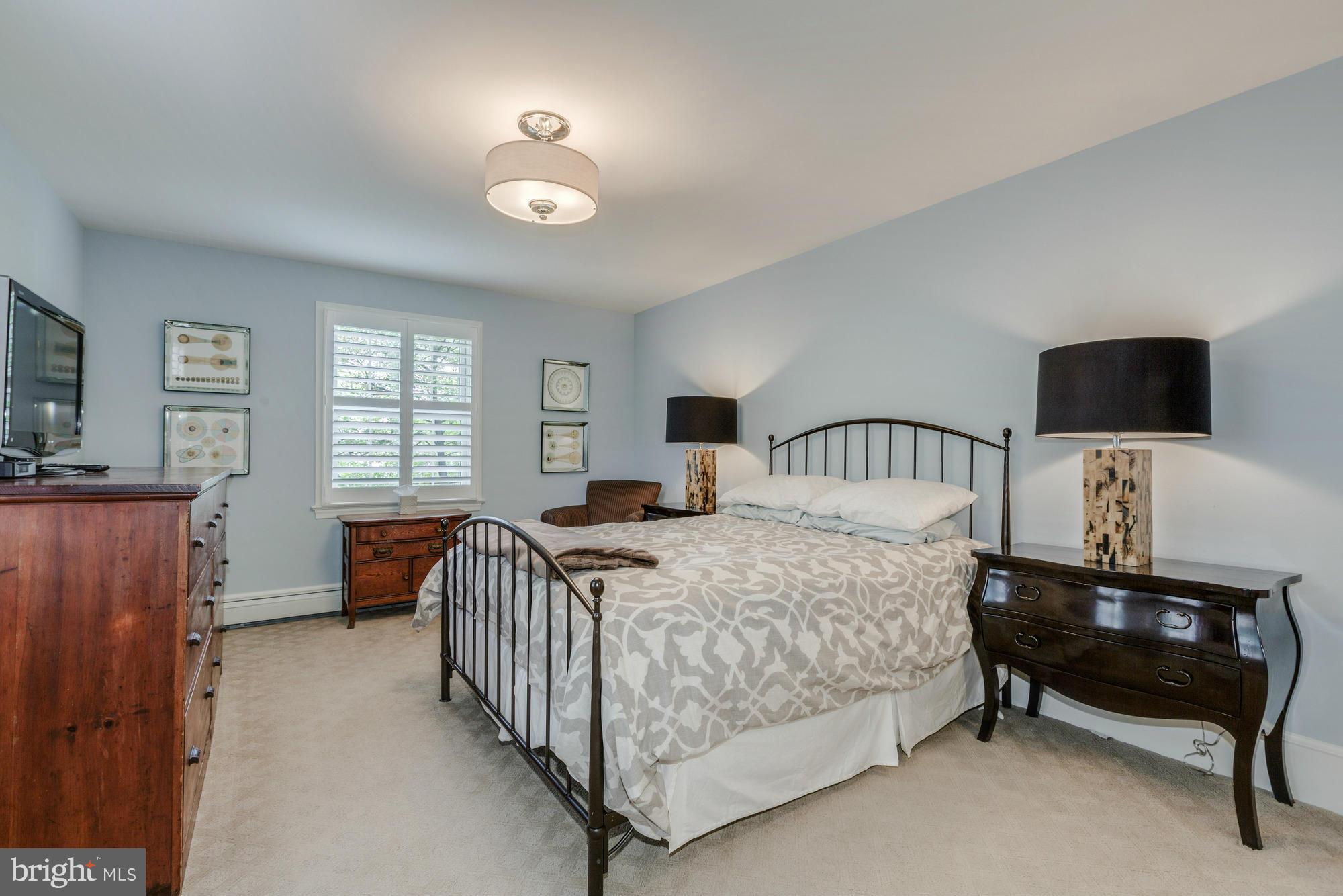 COUNTRY CLUB HILLS - Residential