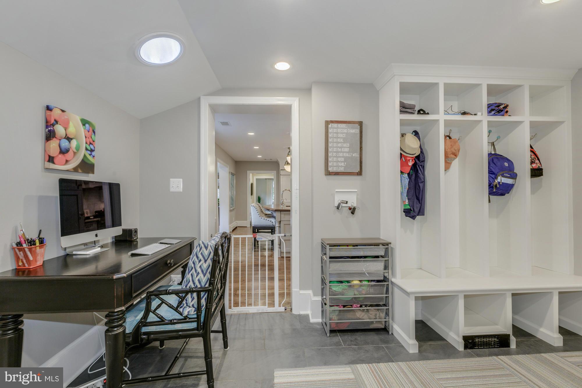 COUNTRY CLUB HILLS - Residential