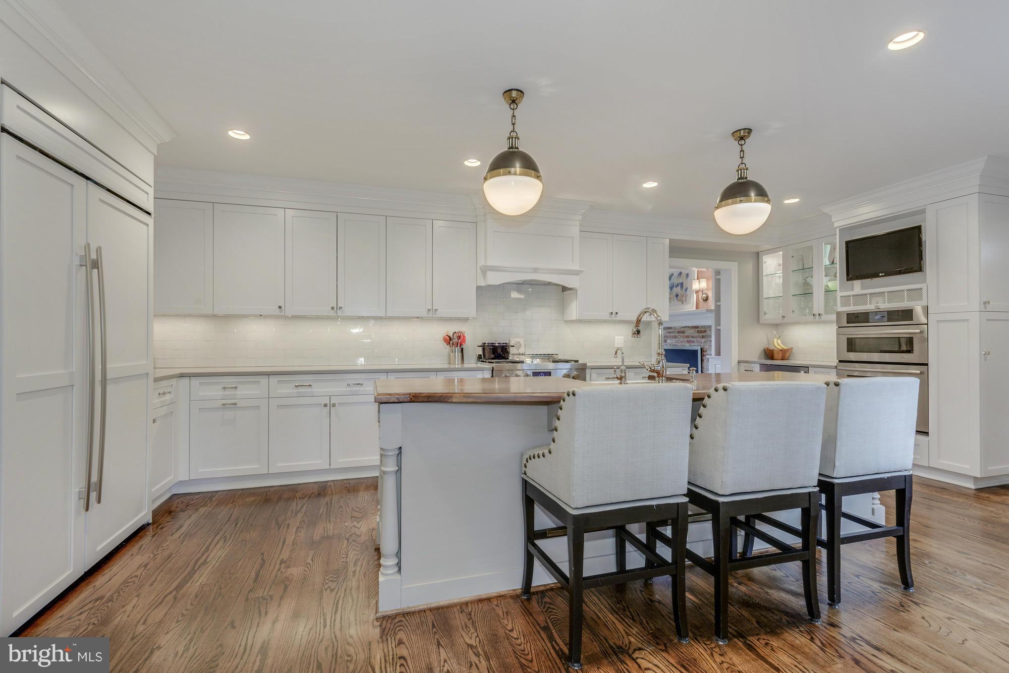 COUNTRY CLUB HILLS - Residential