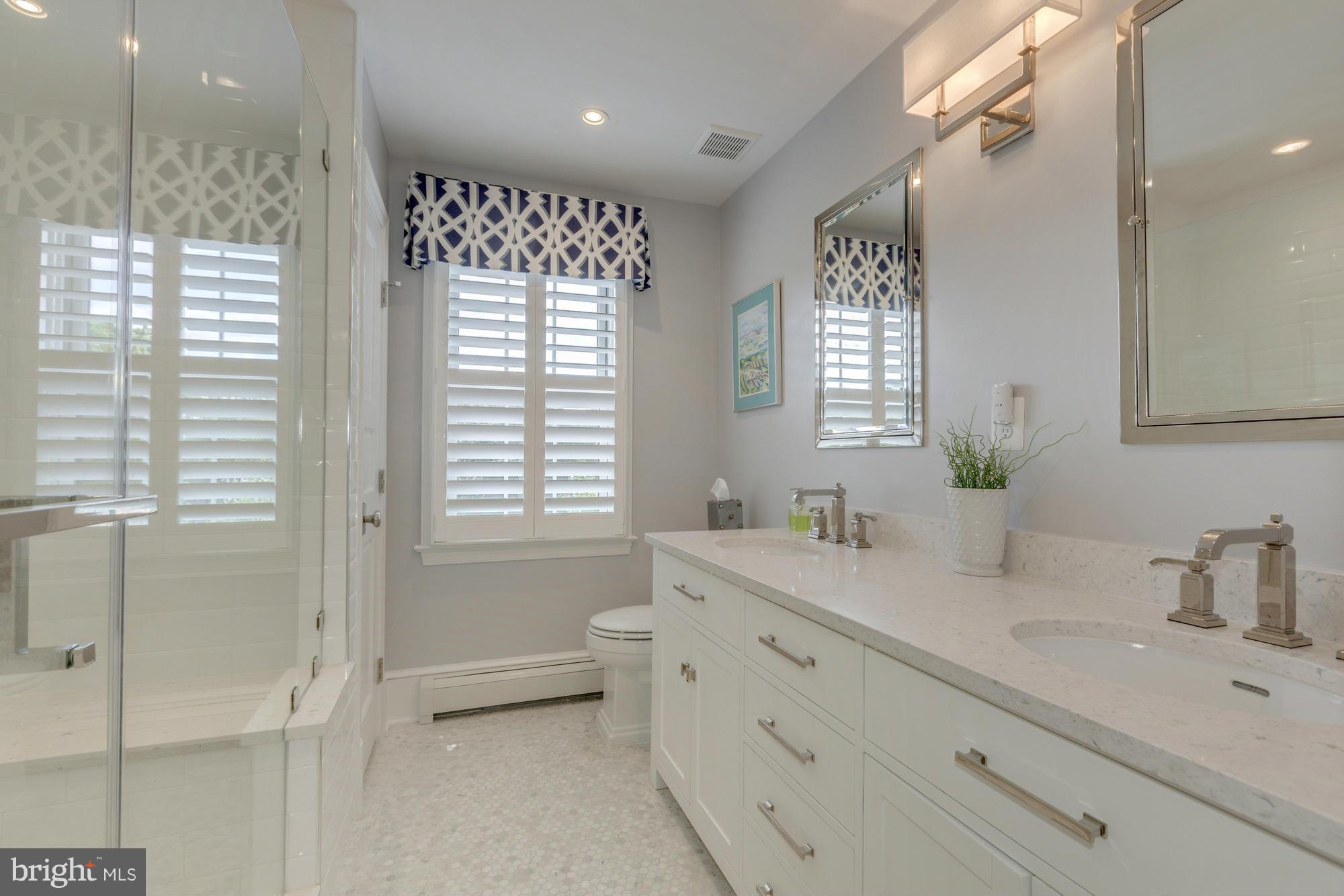 COUNTRY CLUB HILLS - Residential